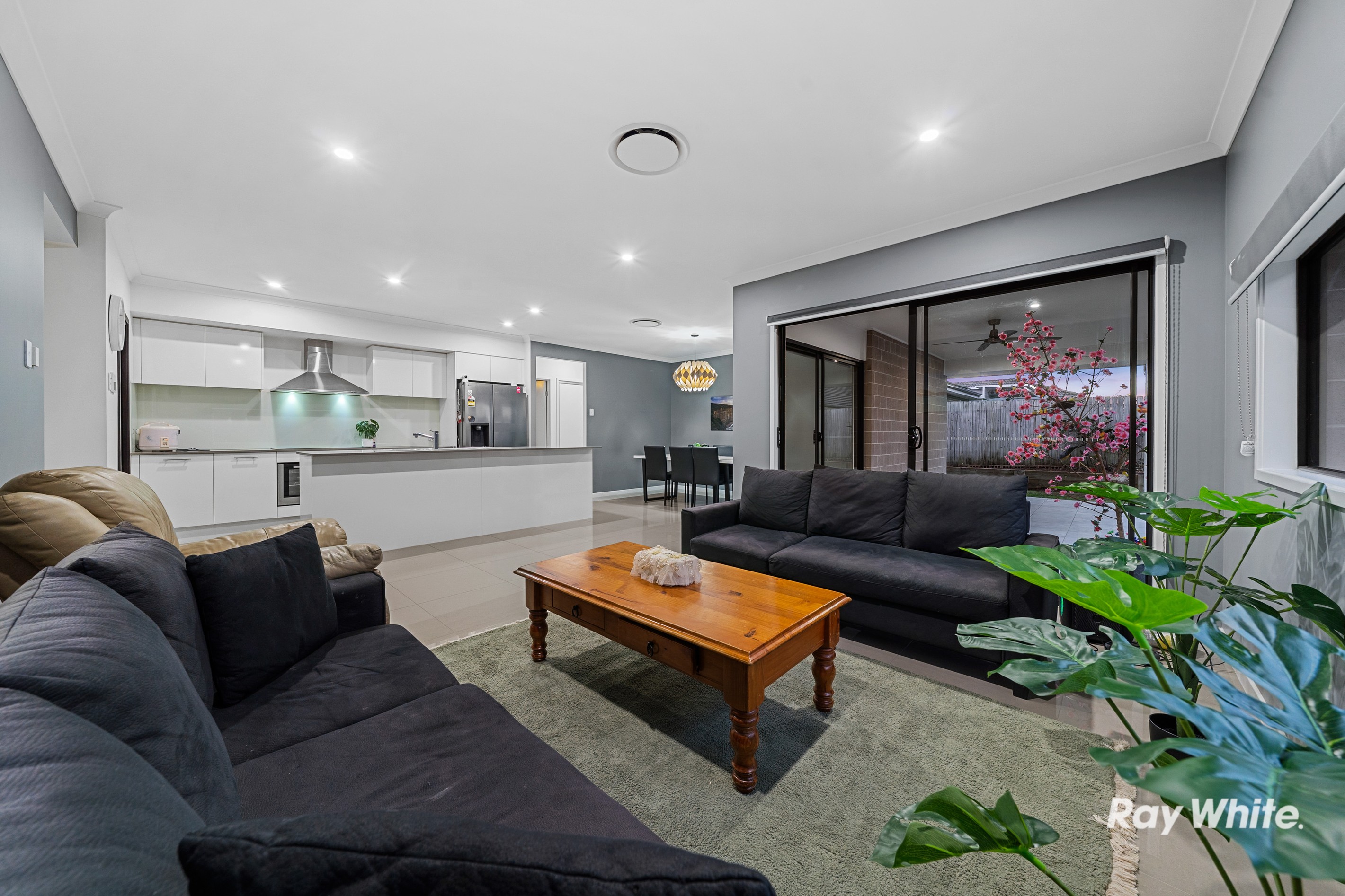 14 Walker Circuit, FLAGSTONE, QLD 4280