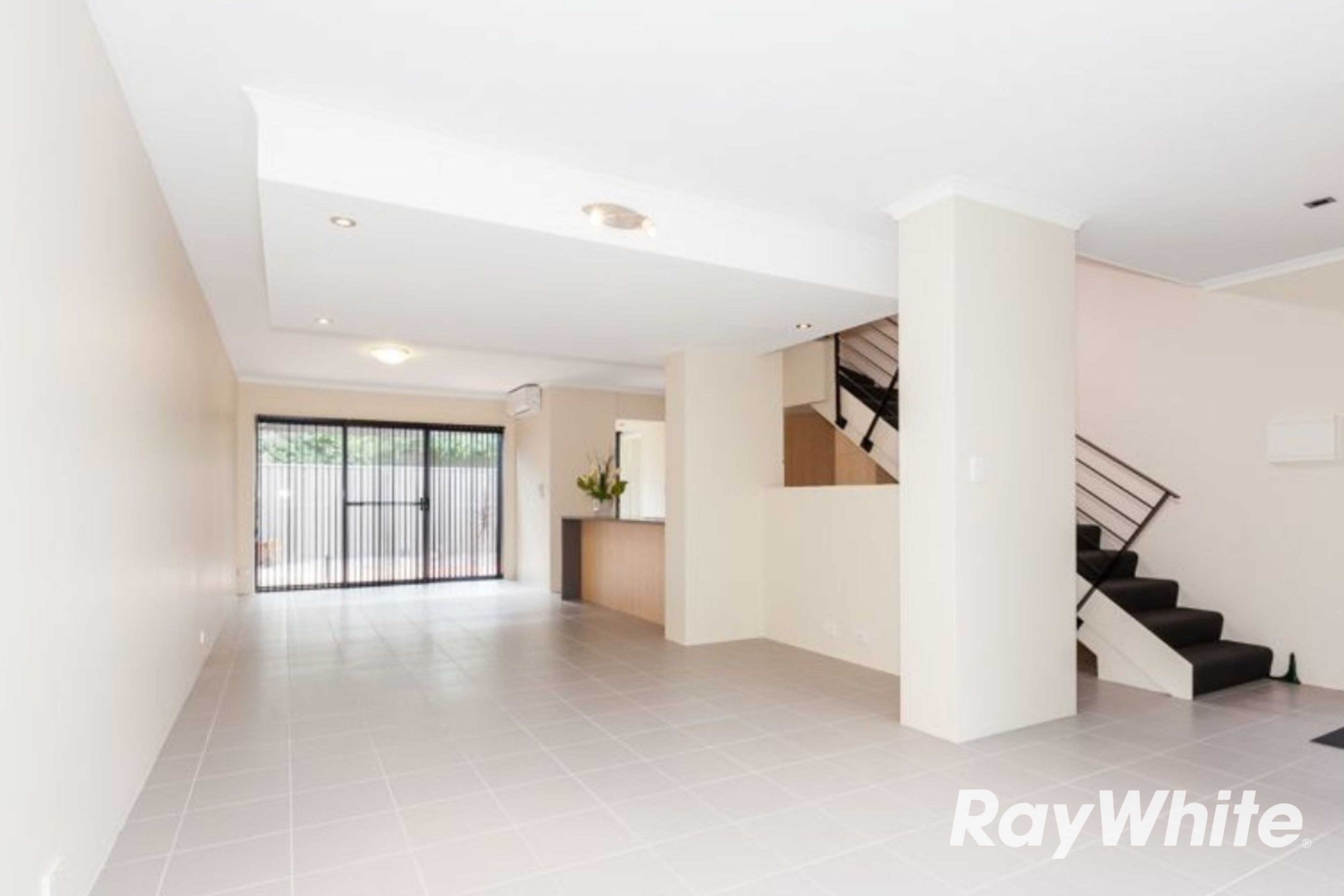 41/1 Mariners Cove Drive — photo 2 of 11