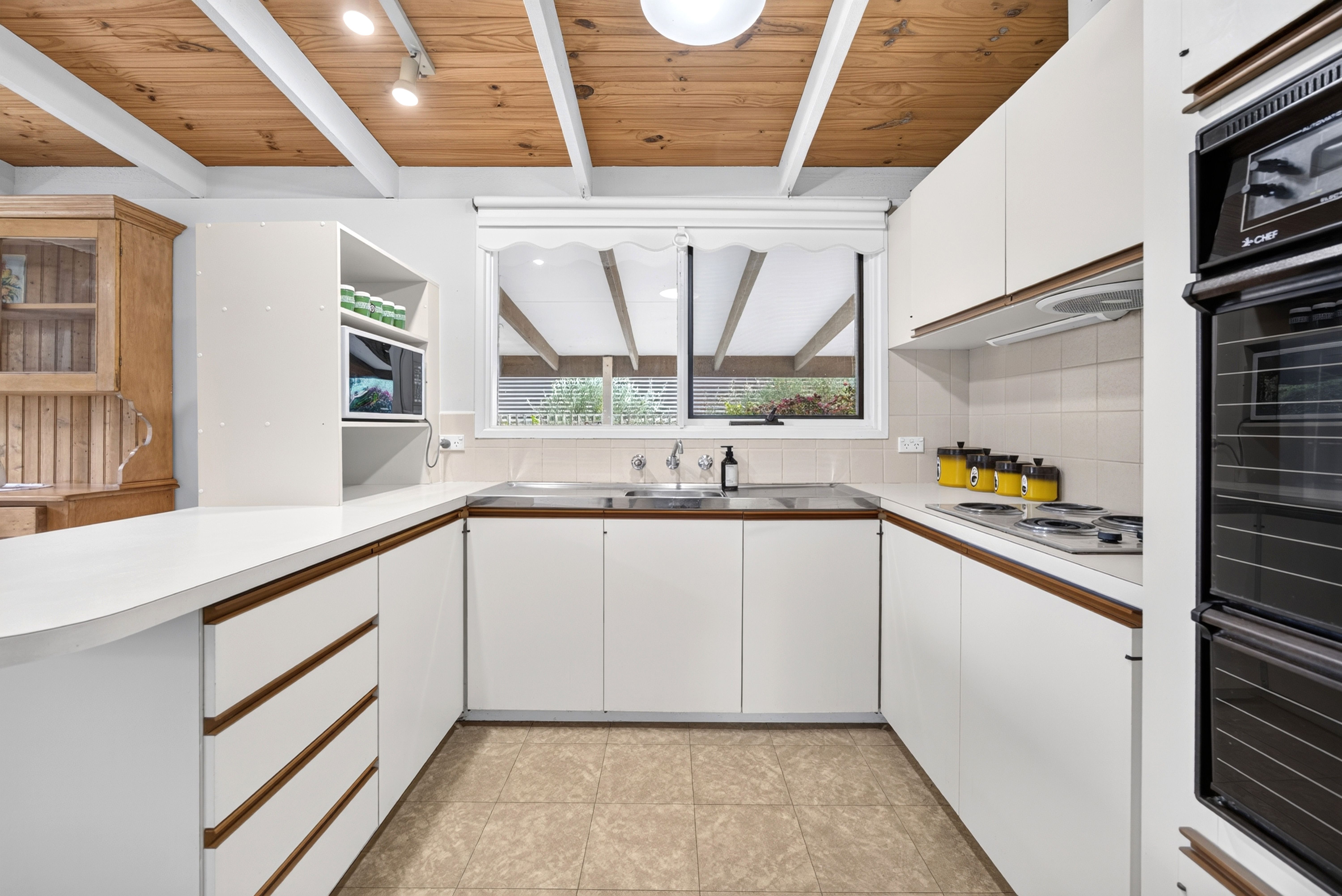16 Mathis Avenue — photo 4 of 22