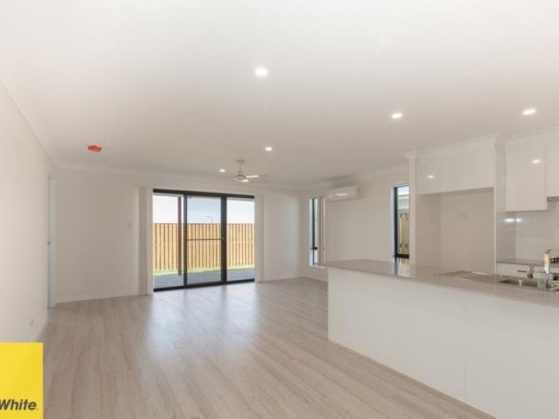 24 Pinnacle Way, Pimpama, QLD 4209