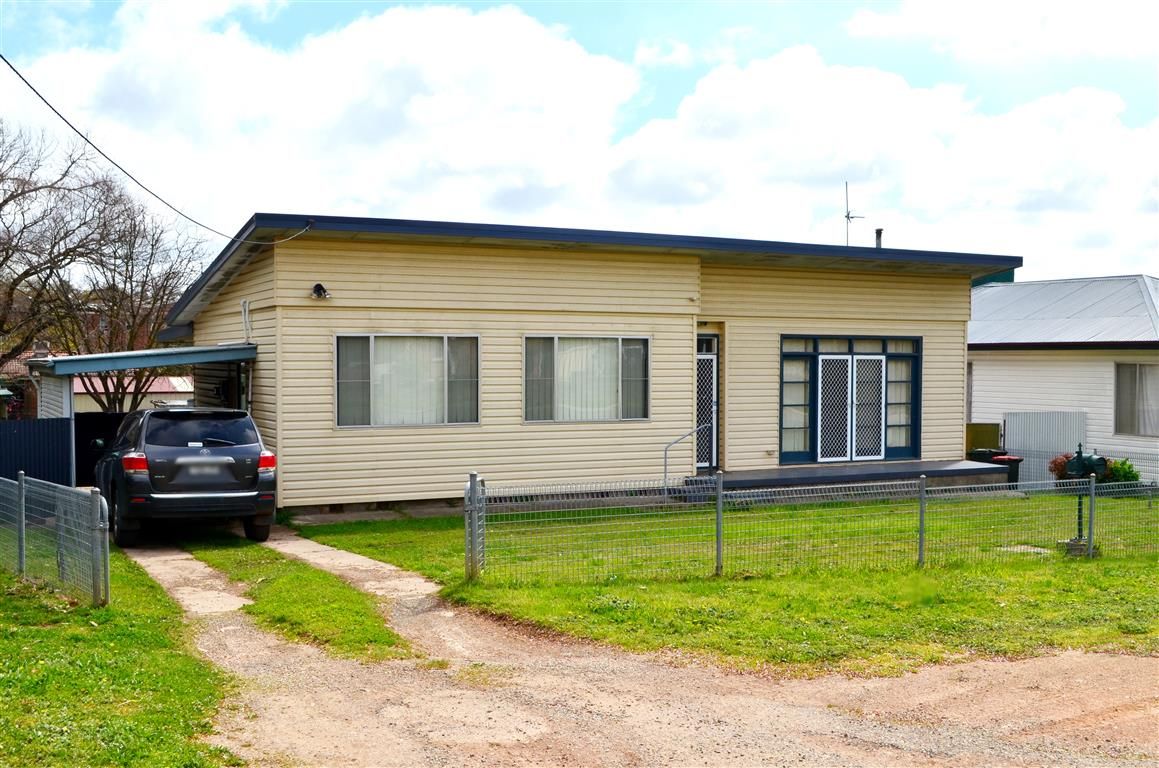 15 Colwell Street, Tumut NSW 2720