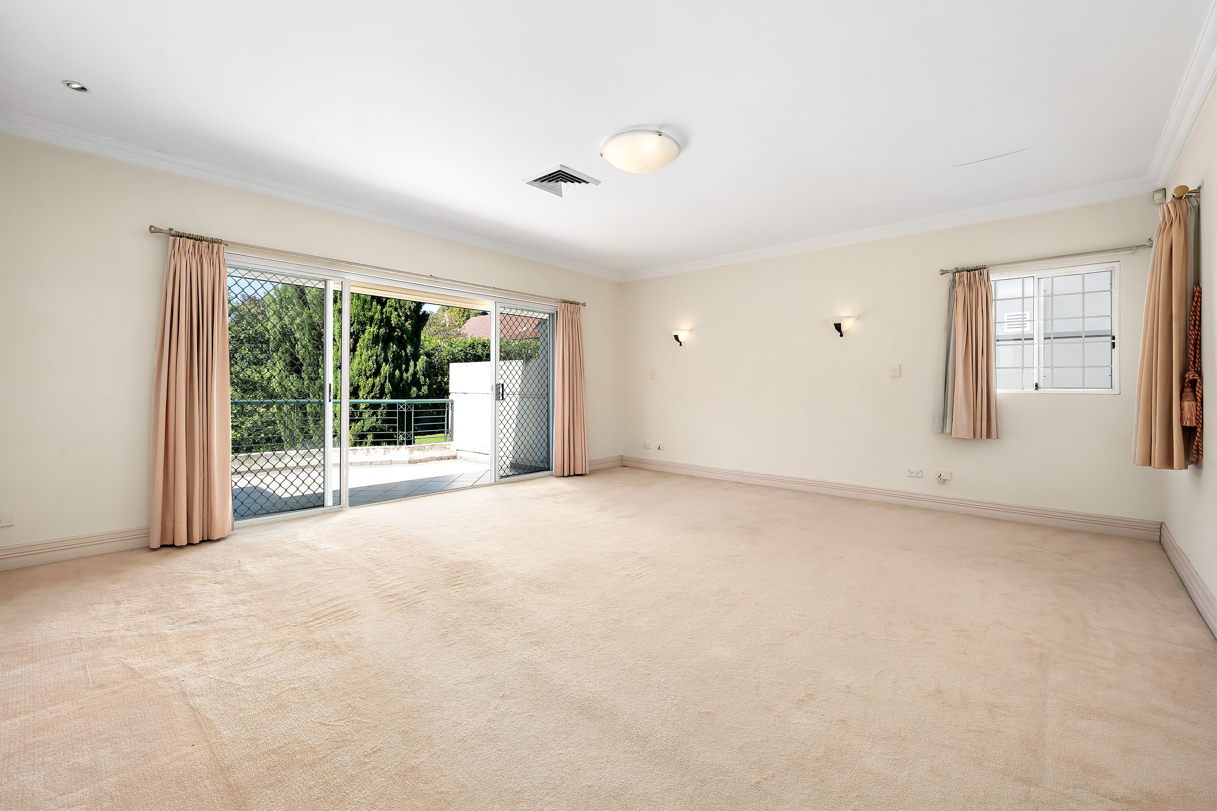 15 Chatswood Avenue — photo 10 of 11