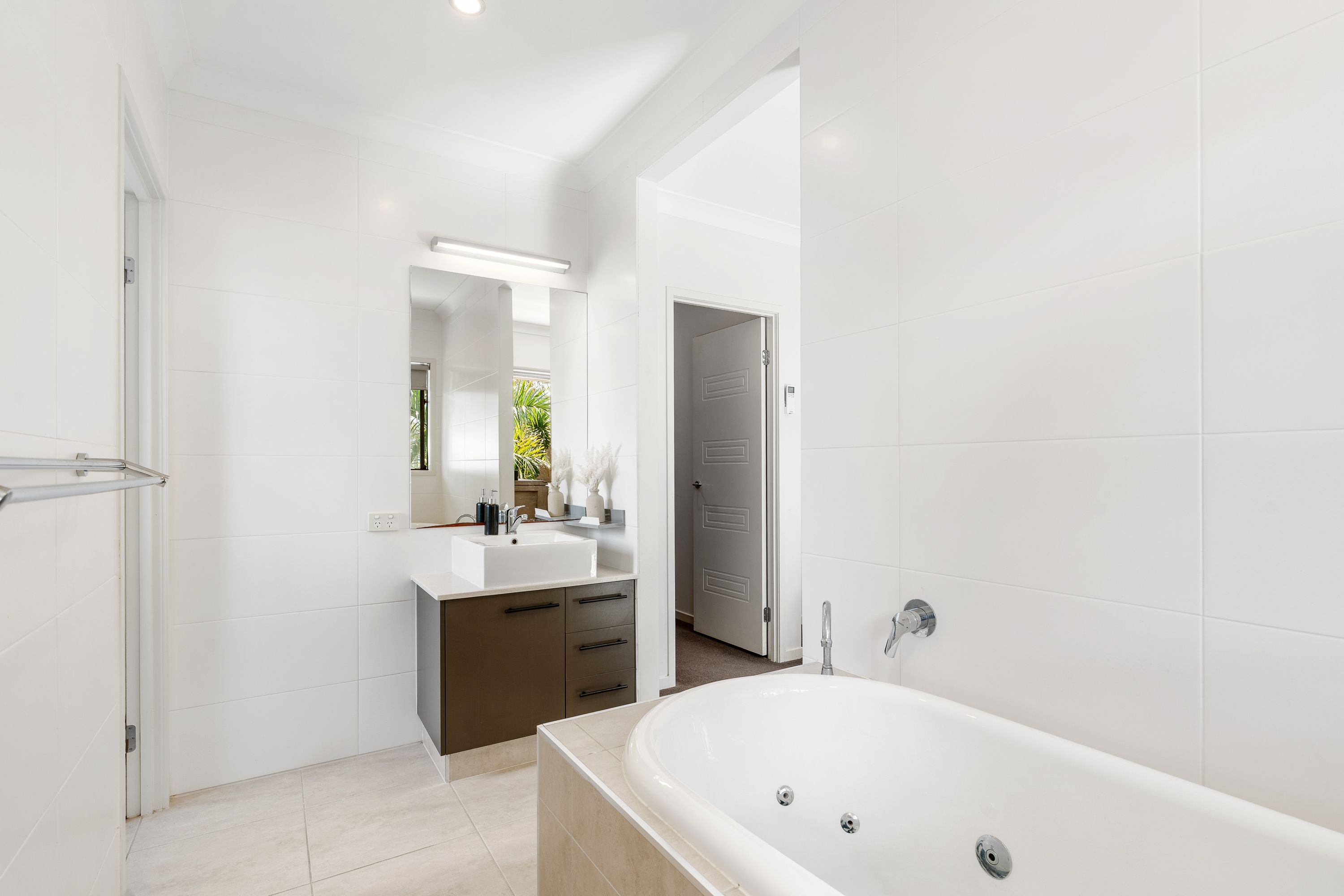 2/37 Tallebudgera Drive — photo 13 of 28