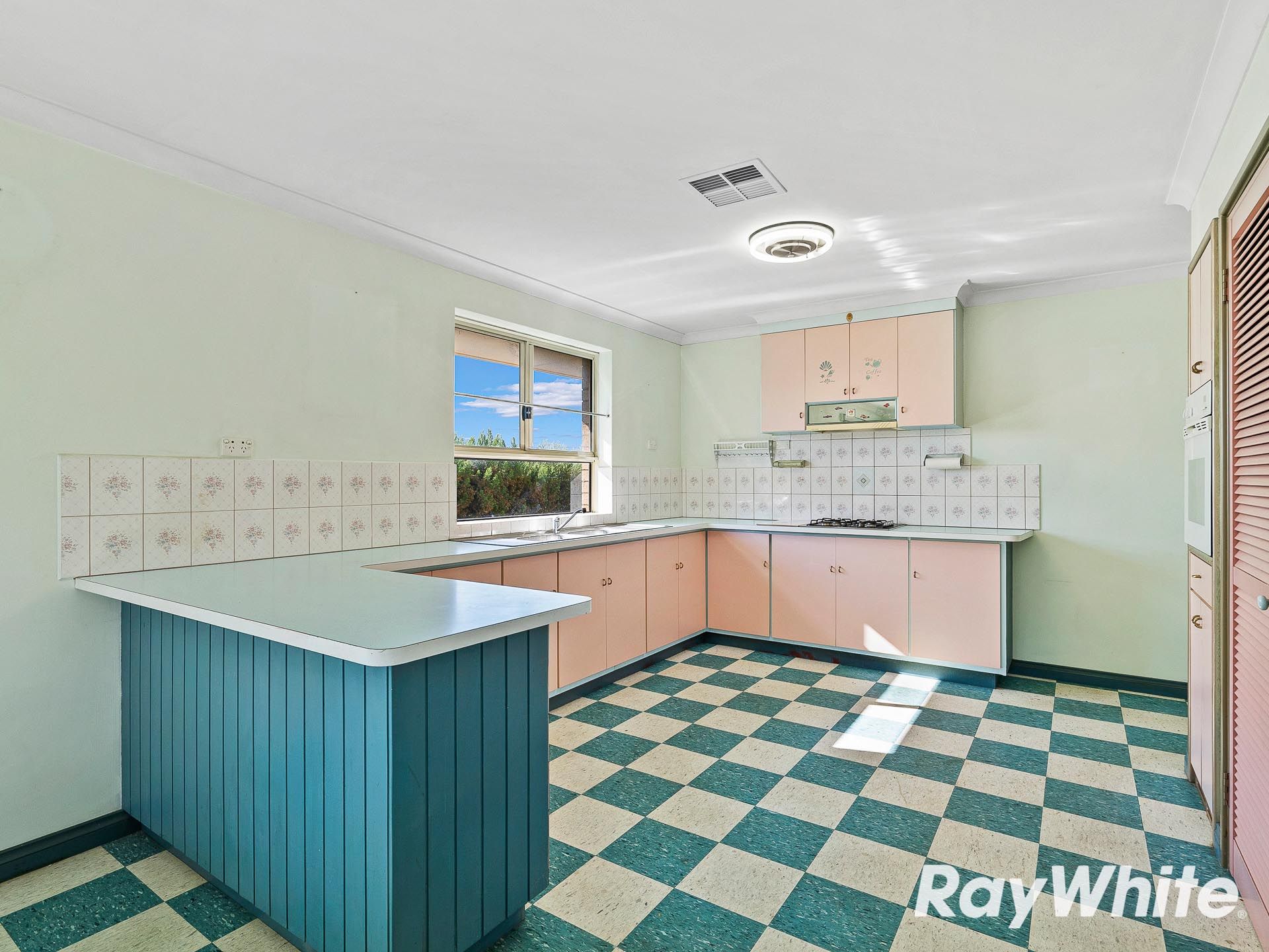 11 Chestnut Rise, Halls Head, WA 6210