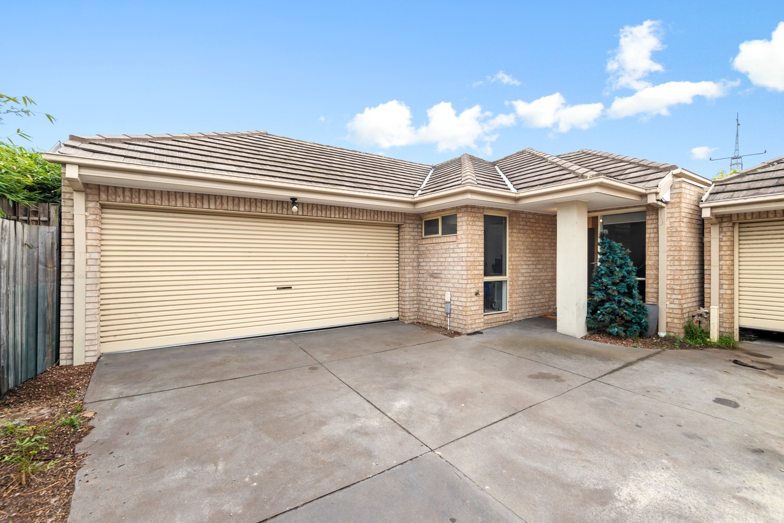 2/15 Hughes Crescent, Dandenong North, VIC 3175