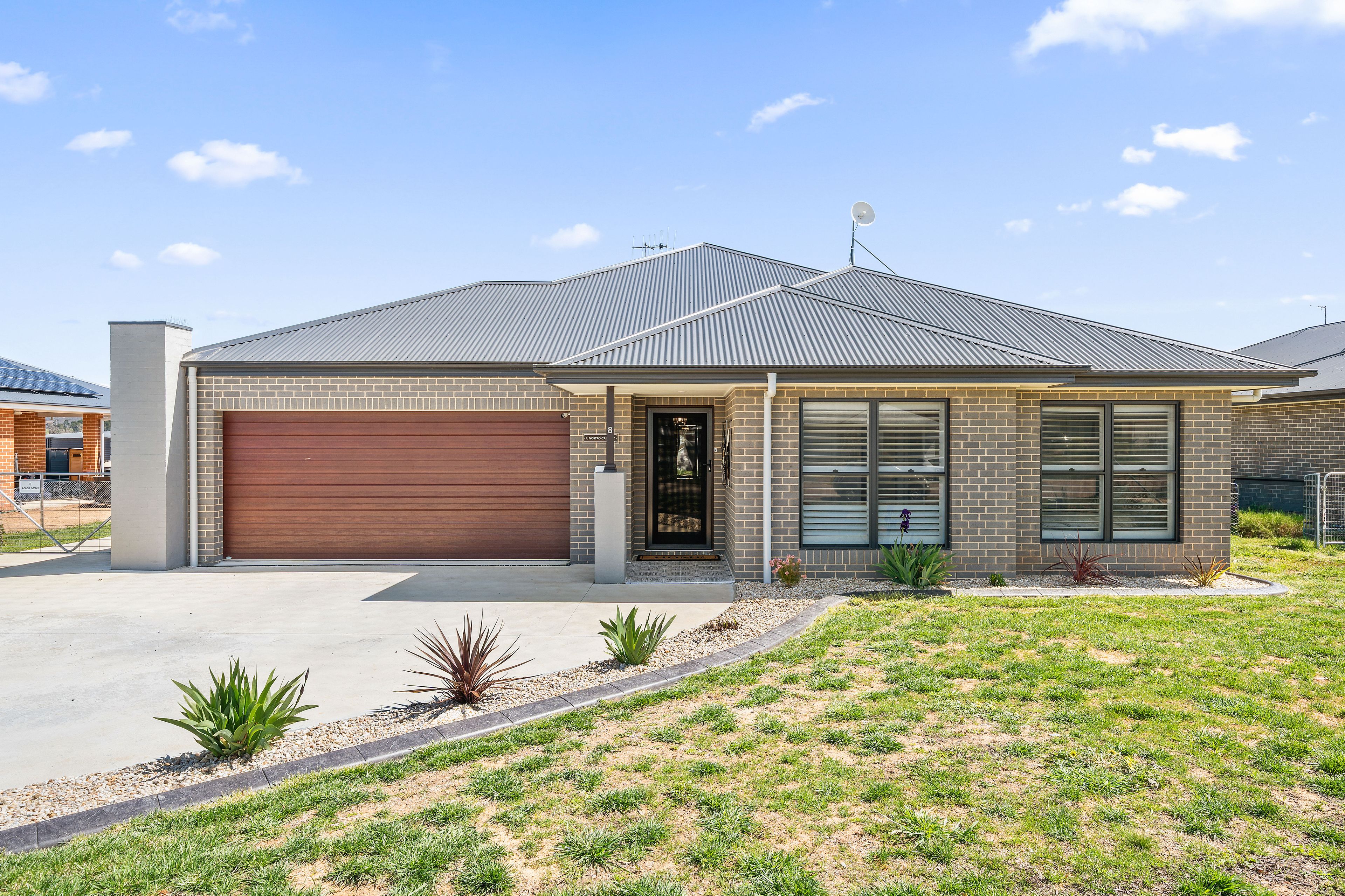 8 Acacia Street , Gundaroo NSW 2620