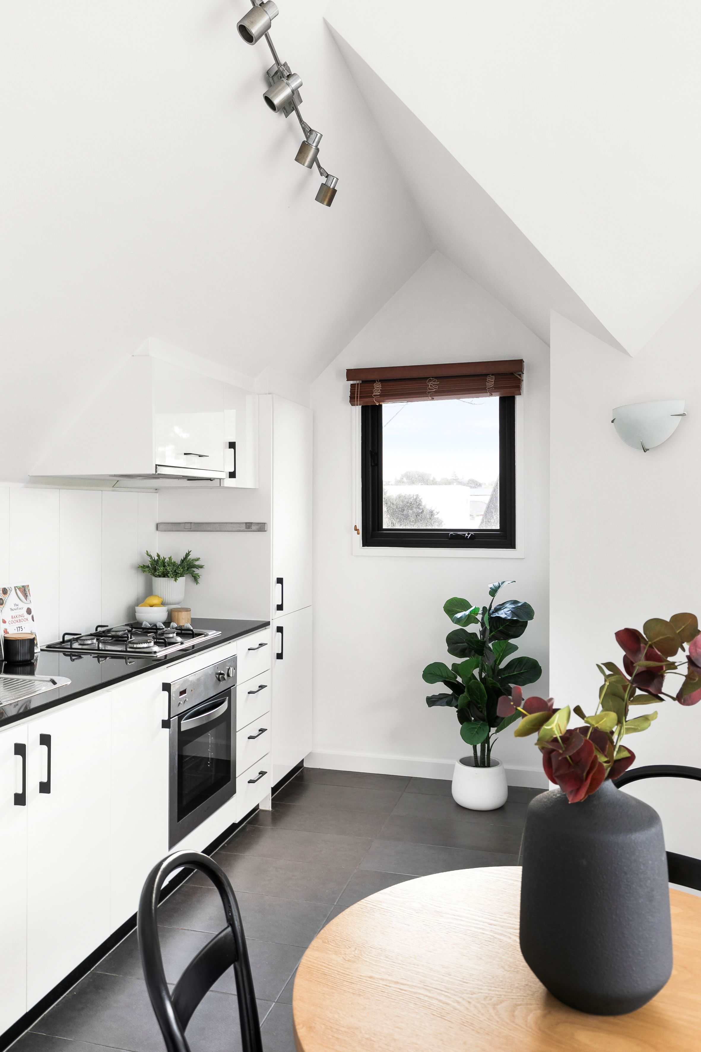 1/2 Northcote Street — photo 6 of 10