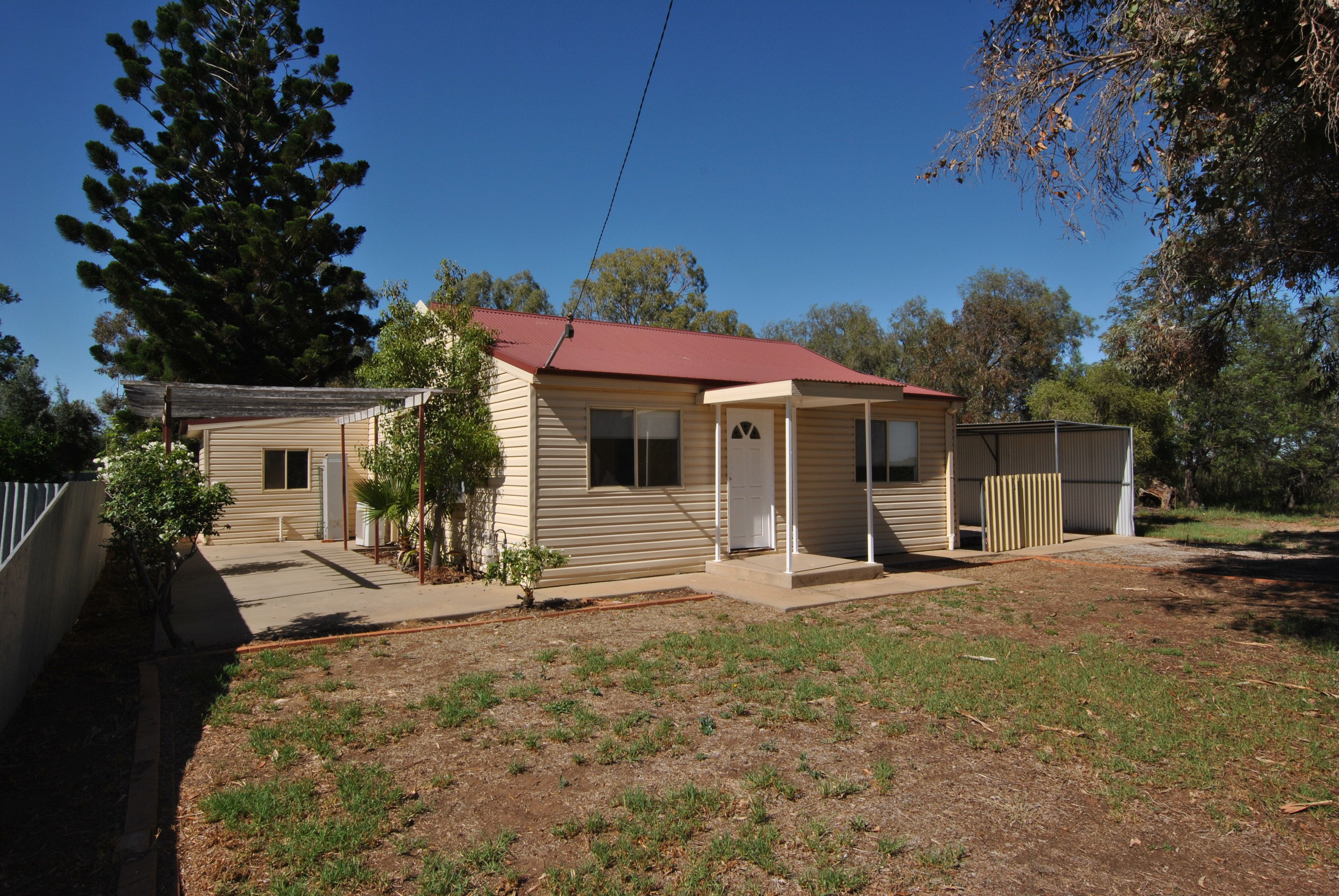 8 WATTLE Street, Hanwood, NSW 2680