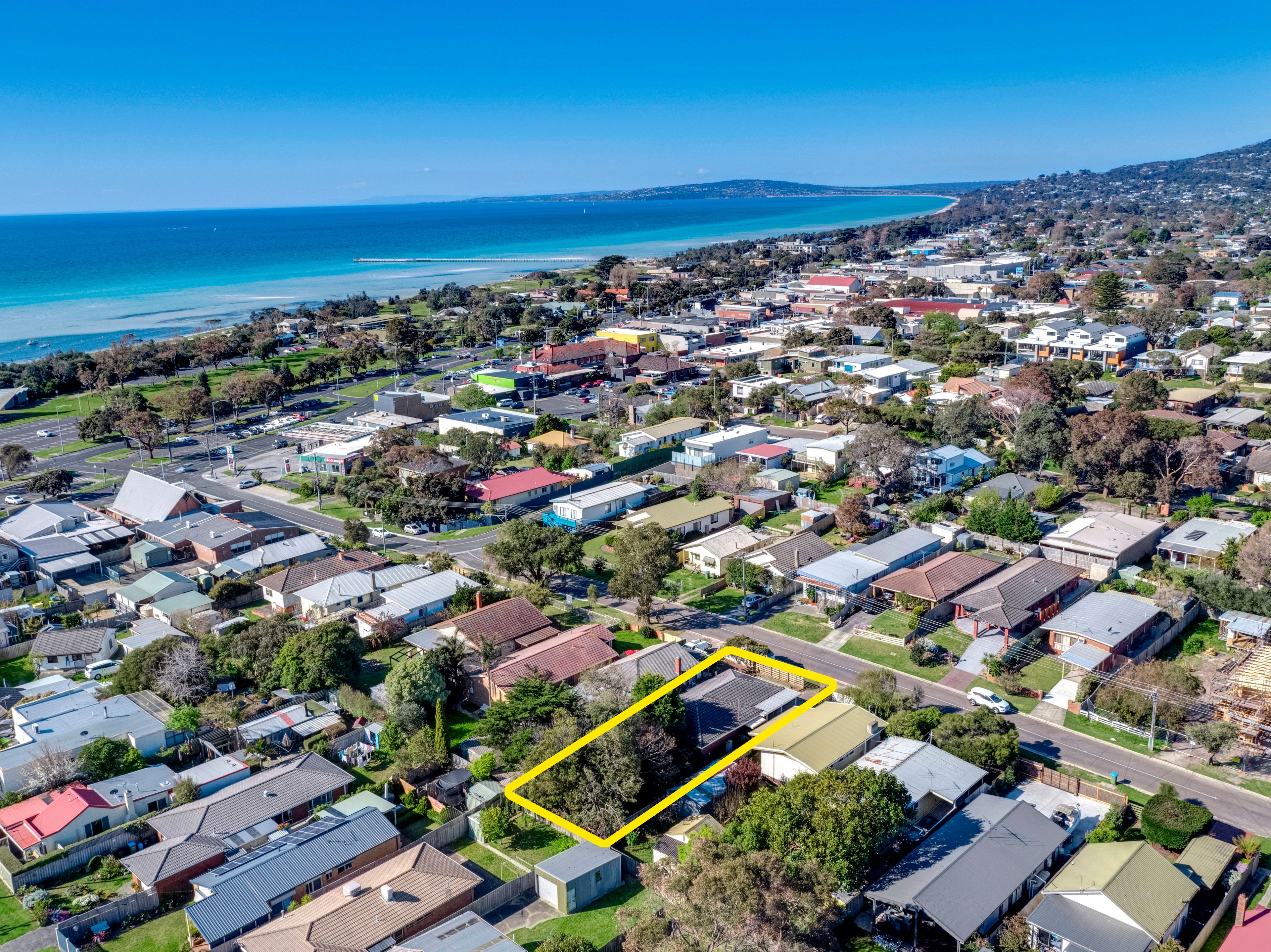 20 Sixth Avenue, Rosebud, VIC 3939