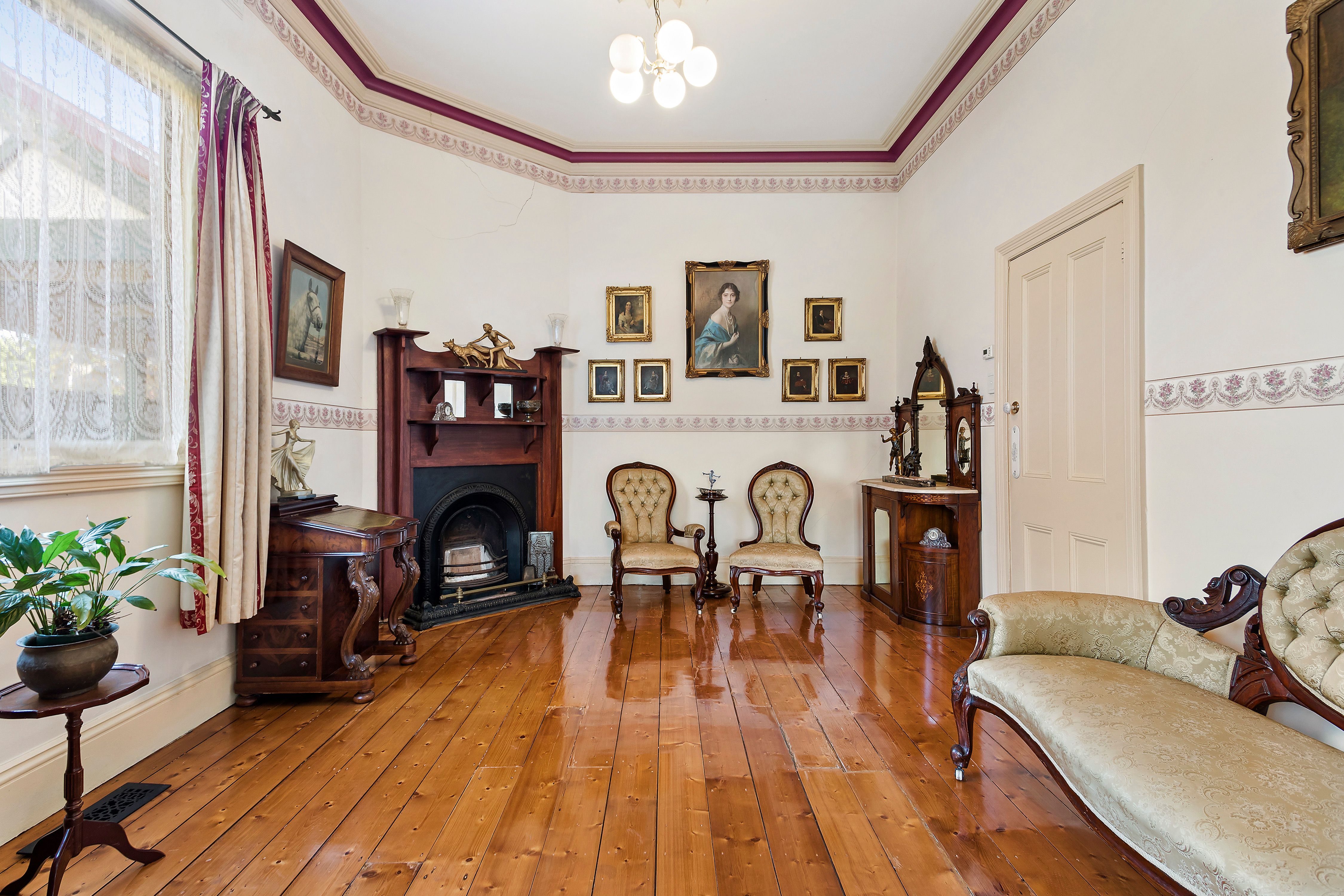 10 Ames Avenue, Carnegie, VIC 3163