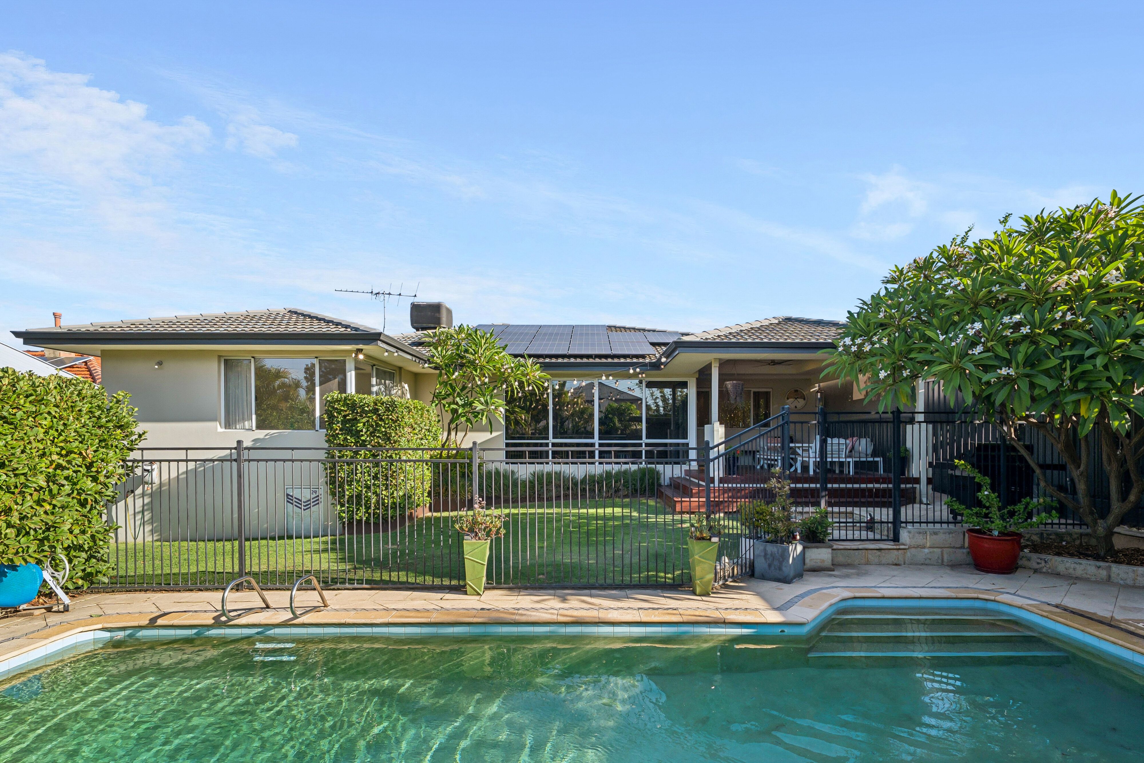 18 Davenport Road, Booragoon, WA 6154