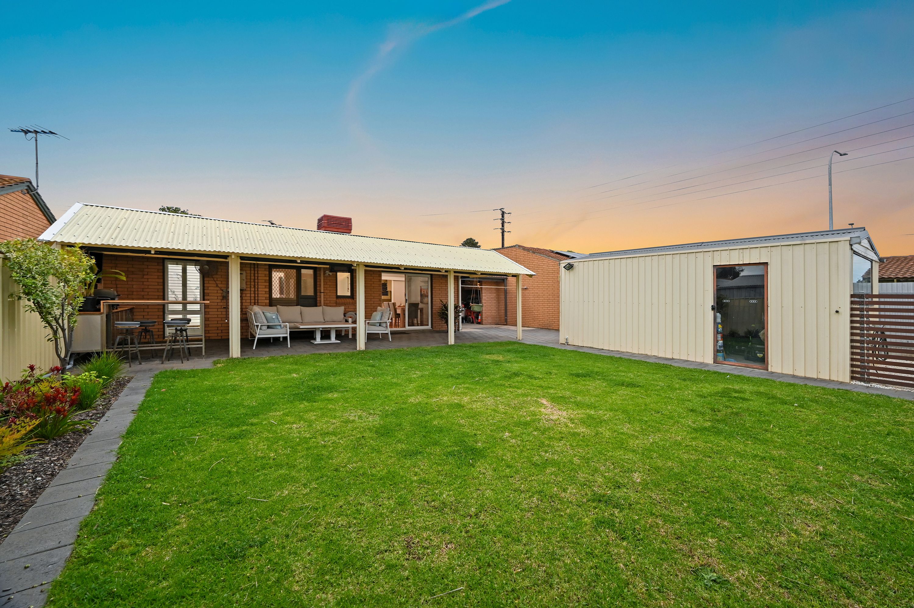 2 Jena Close — photo 21 of 25