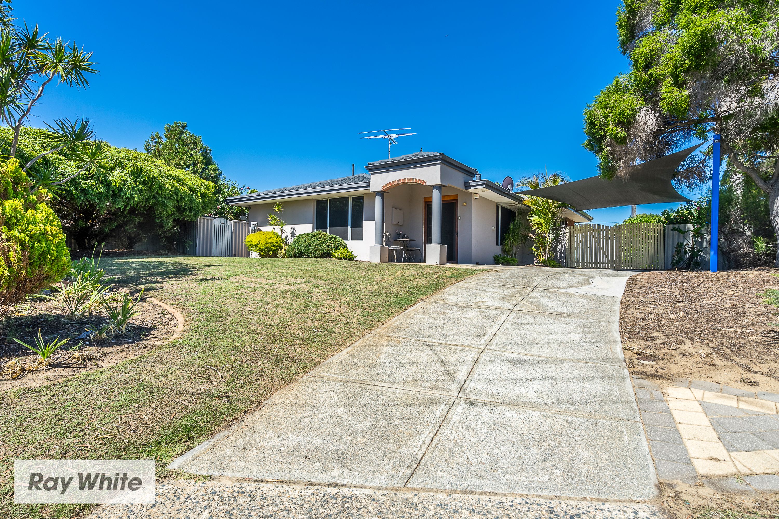 8 Gummow Way, Girrawheen, WA 6064
