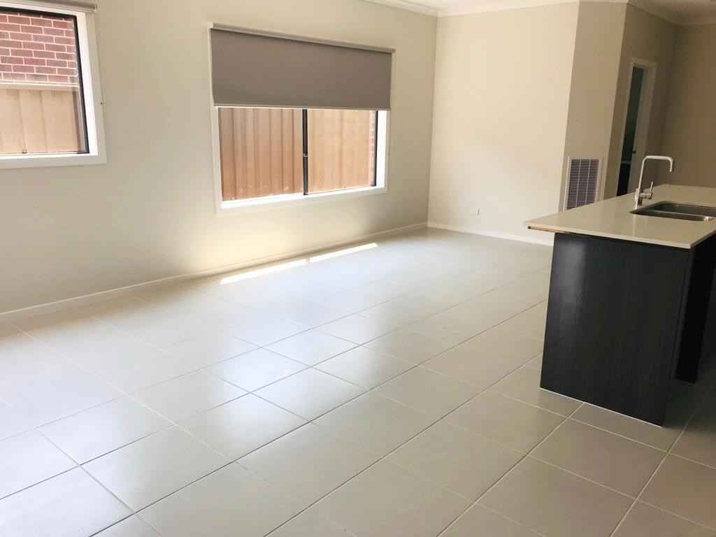 48 Azadi Crescent, Strathtulloh, VIC 3338