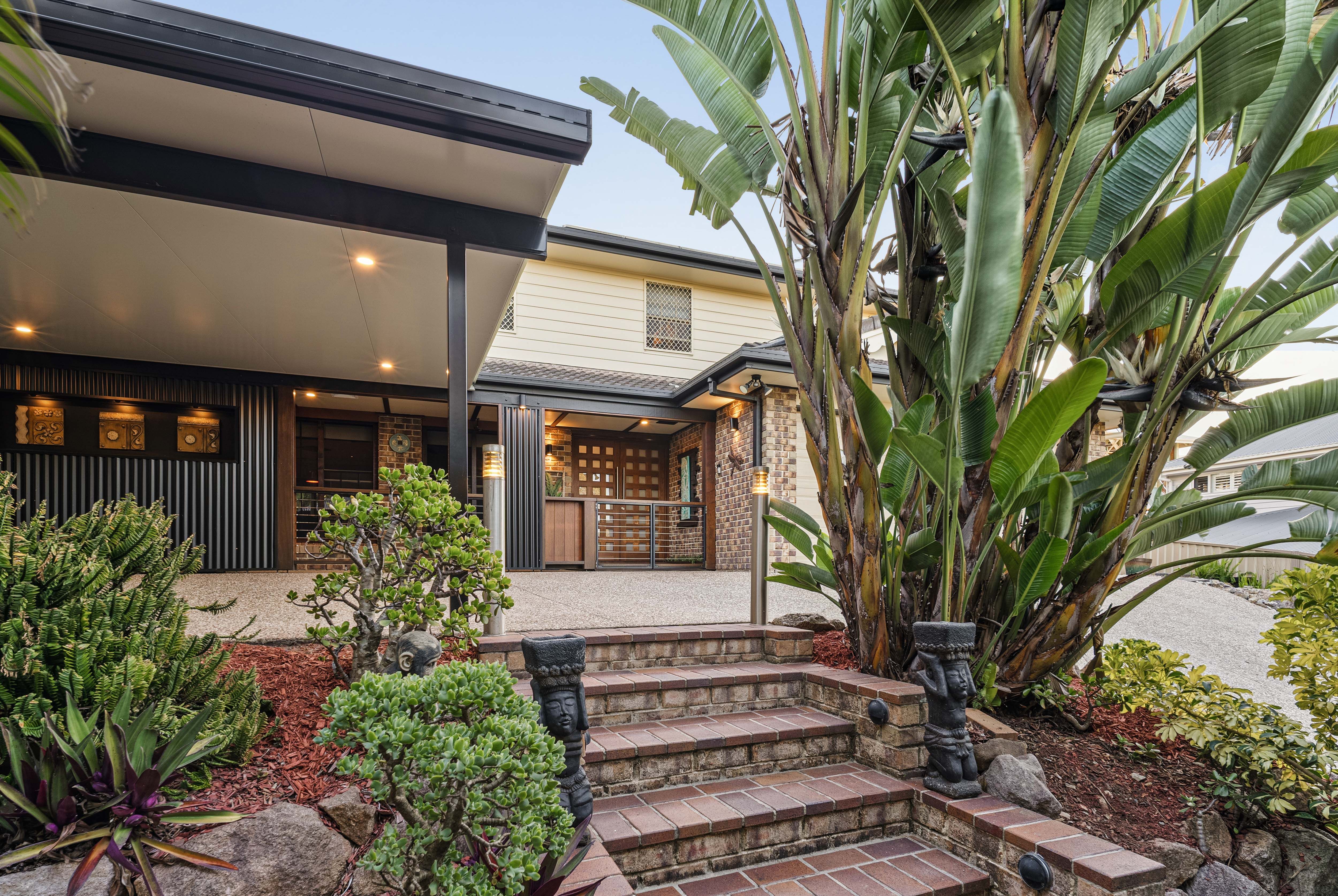 25 Turnberry Crescent — photo 3 of 30