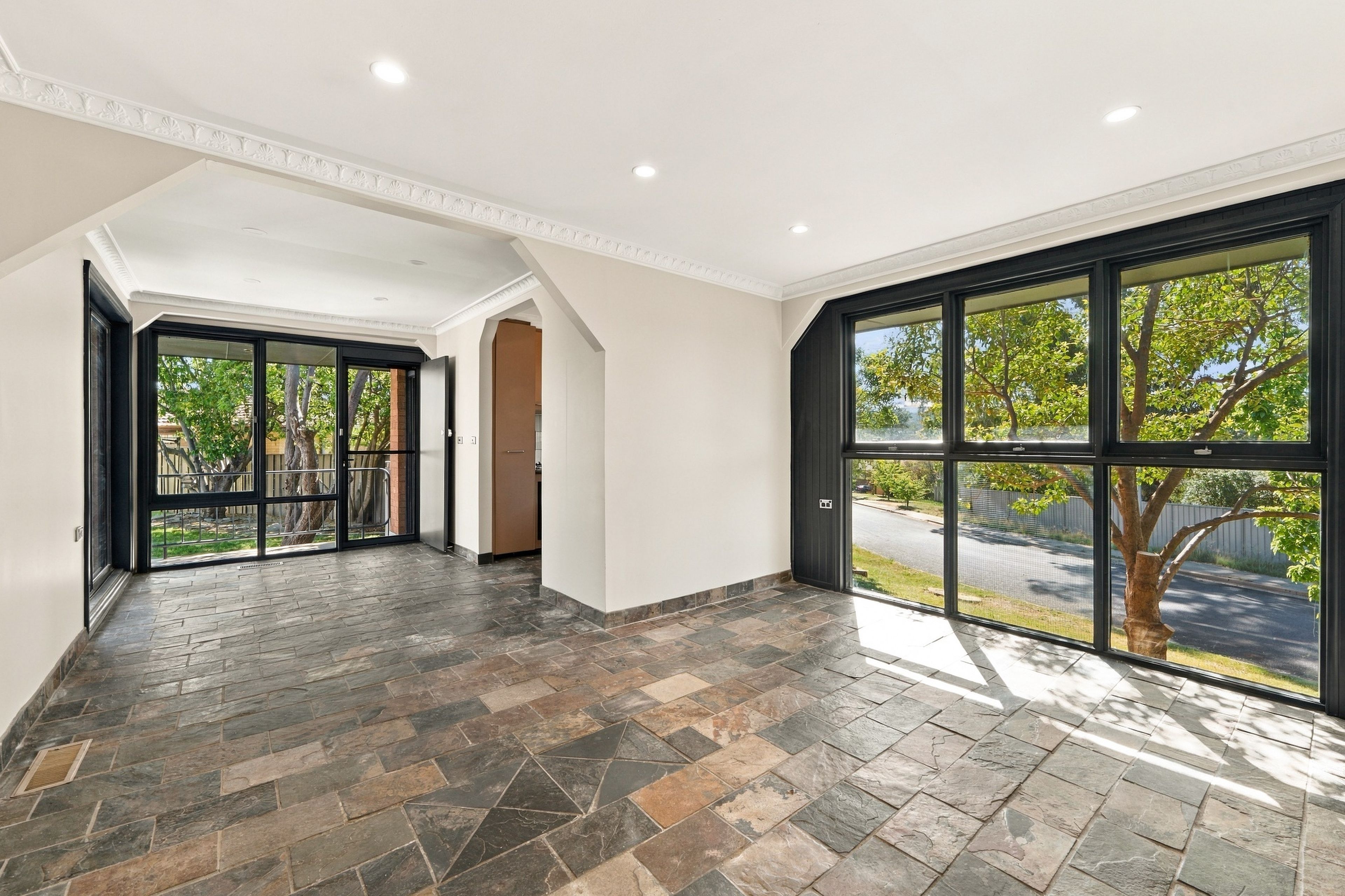 31 Waratah Street — photo 5 of 23