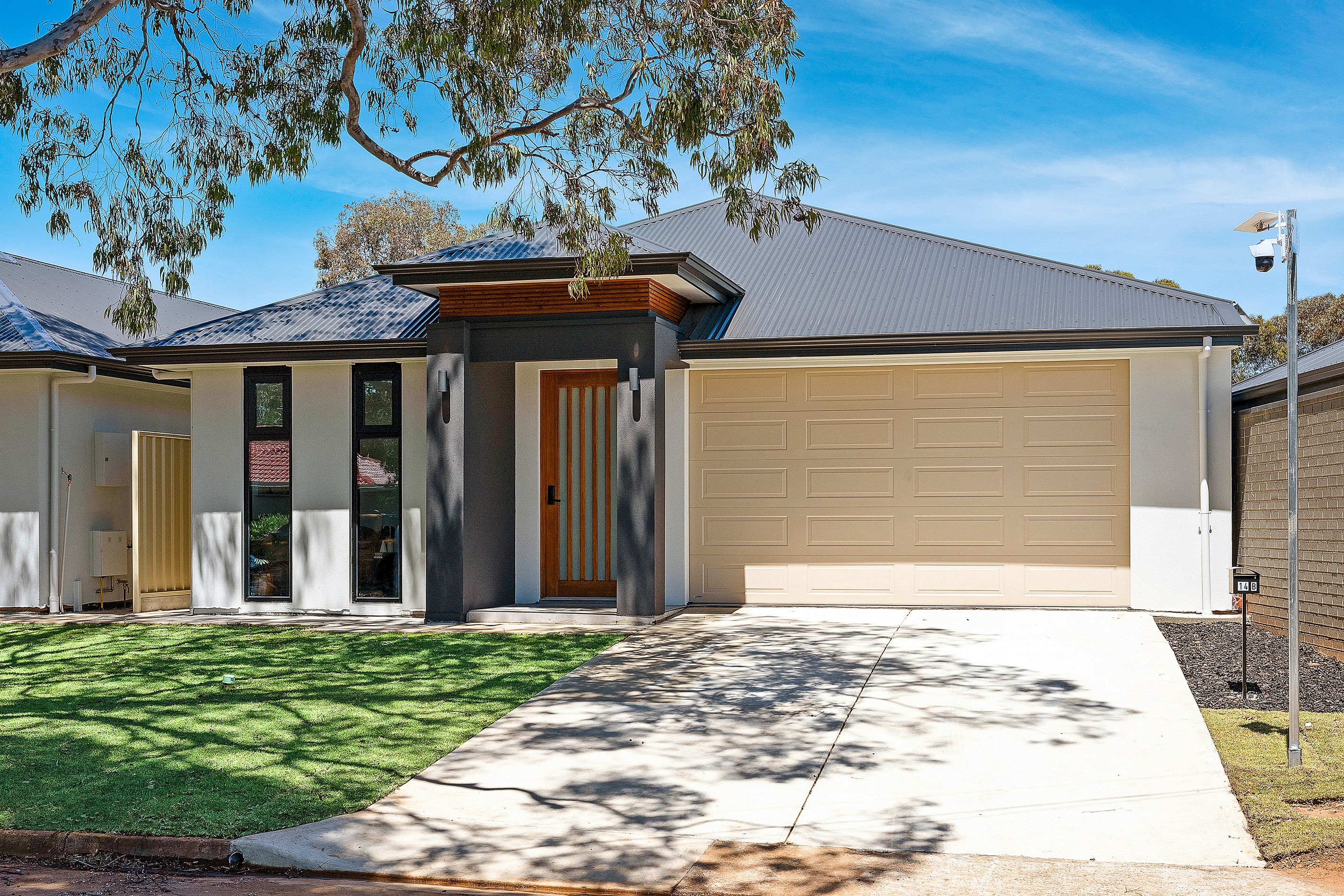 14B Hugh Avenue, Para Hills West, SA 5096