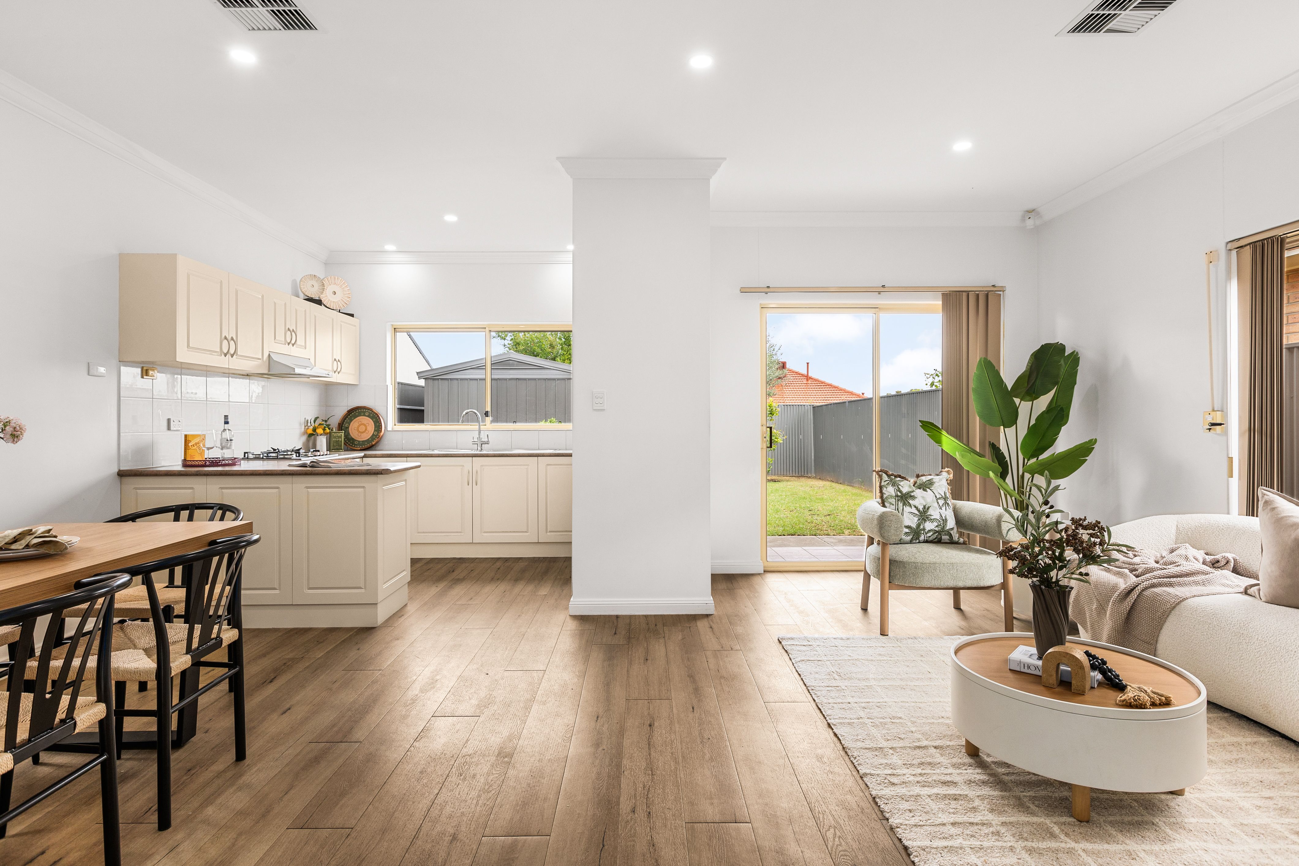 8A Acacia Avenue — photo 4 of 15