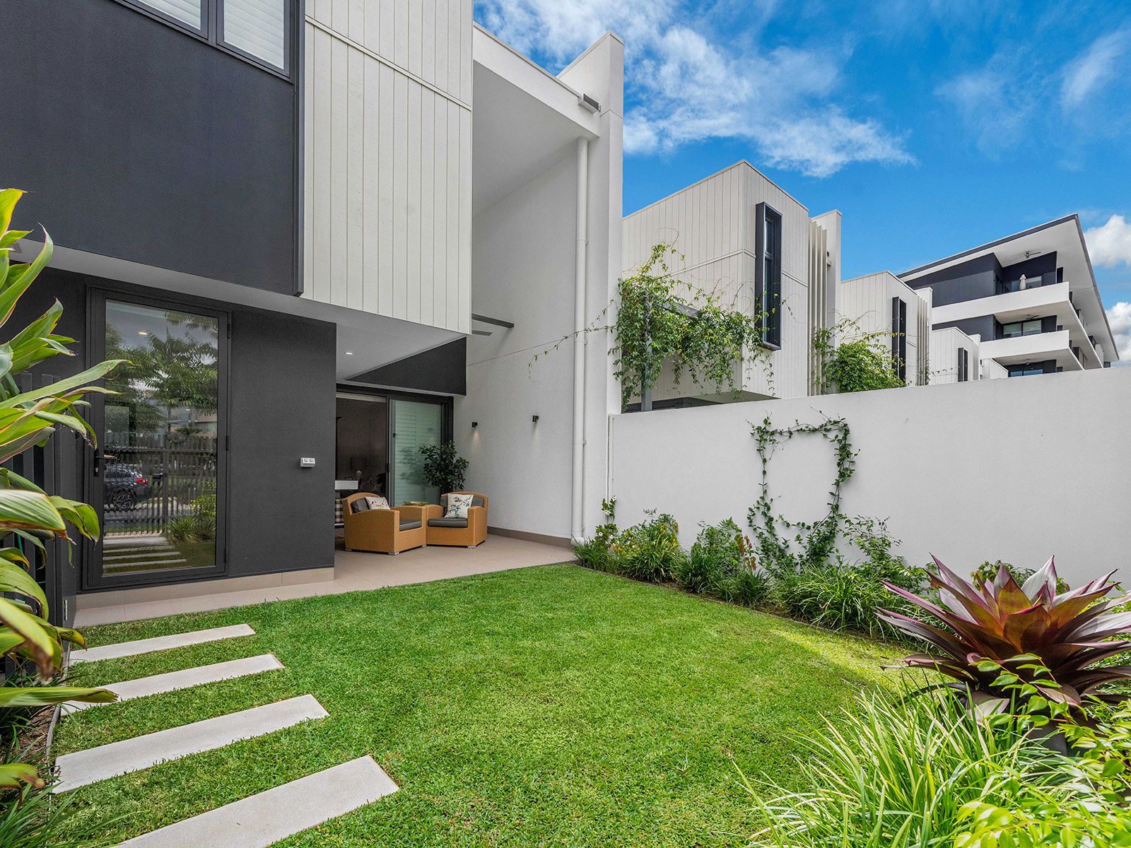 601/12 Parkside Circuit, Hamilton, QLD 4007