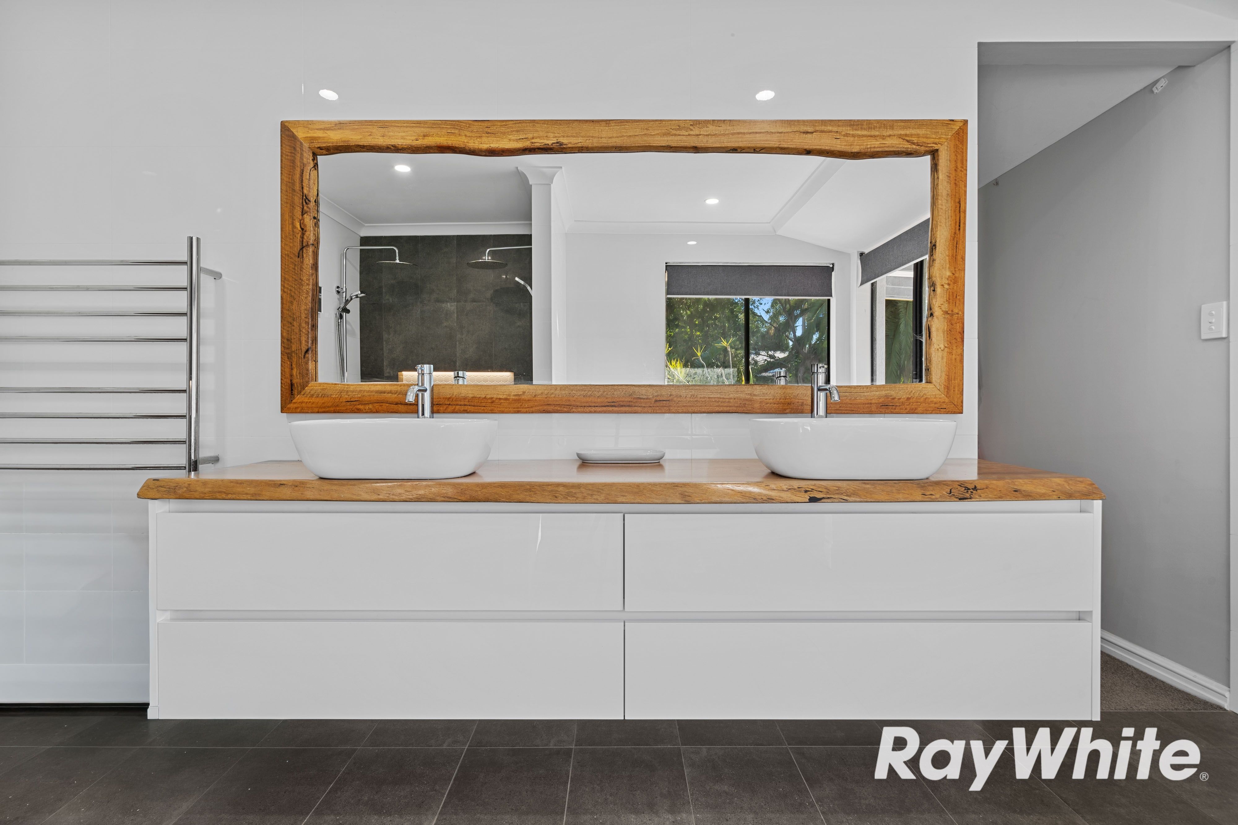 4 Silverton Crescent — photo 8 of 21