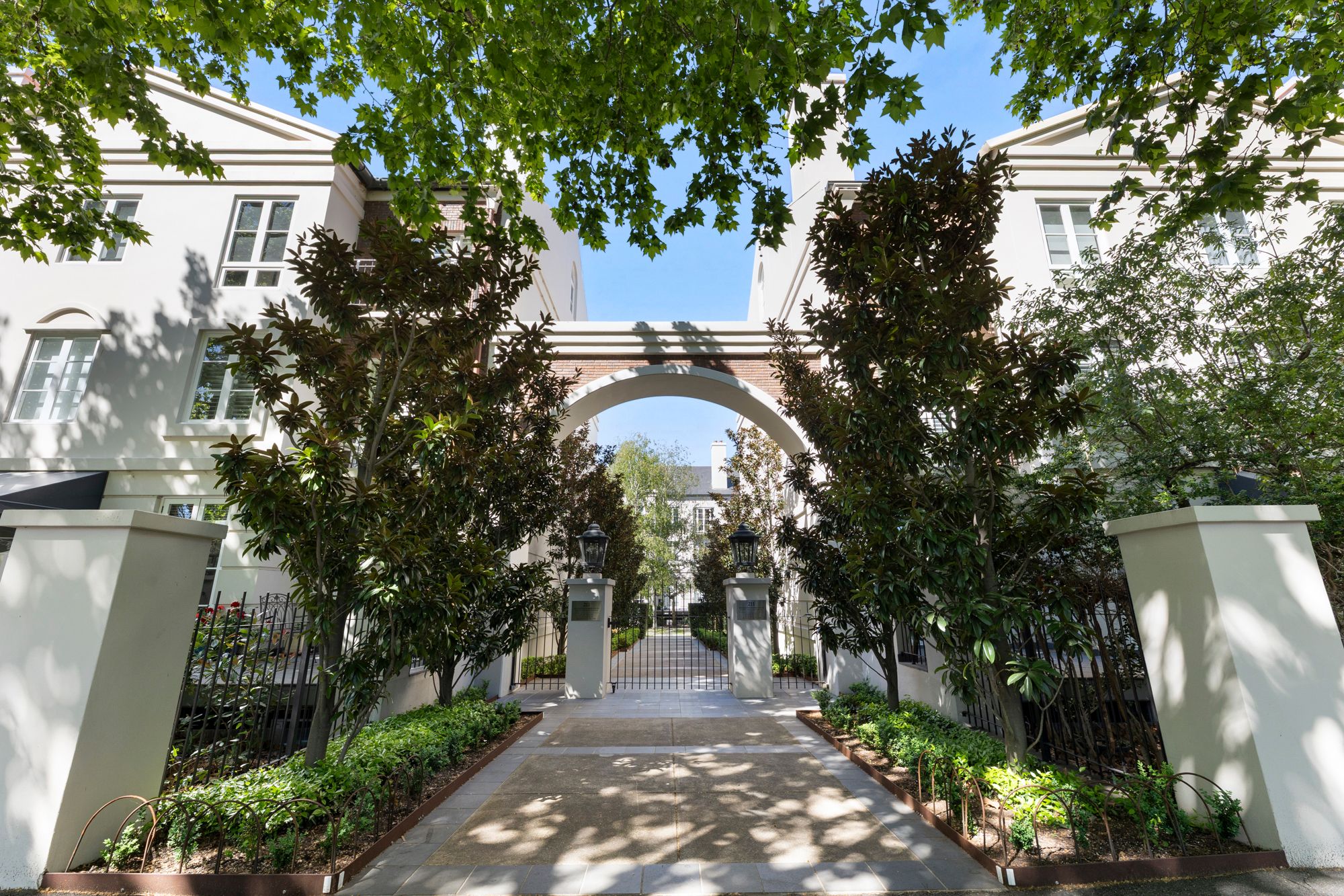 79/211 Wellington Parade South — photo from Ray White CRE