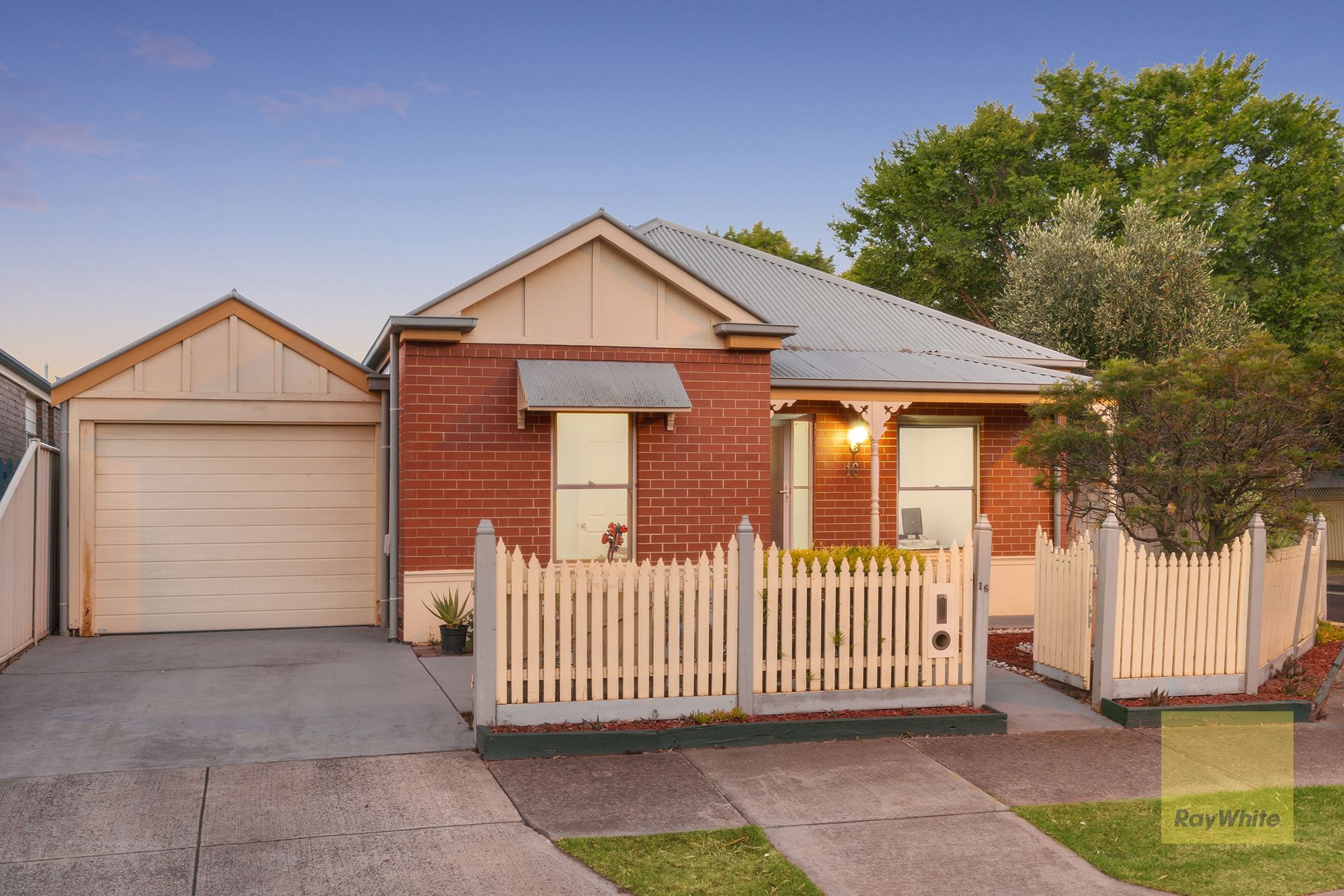 16 Squires Court