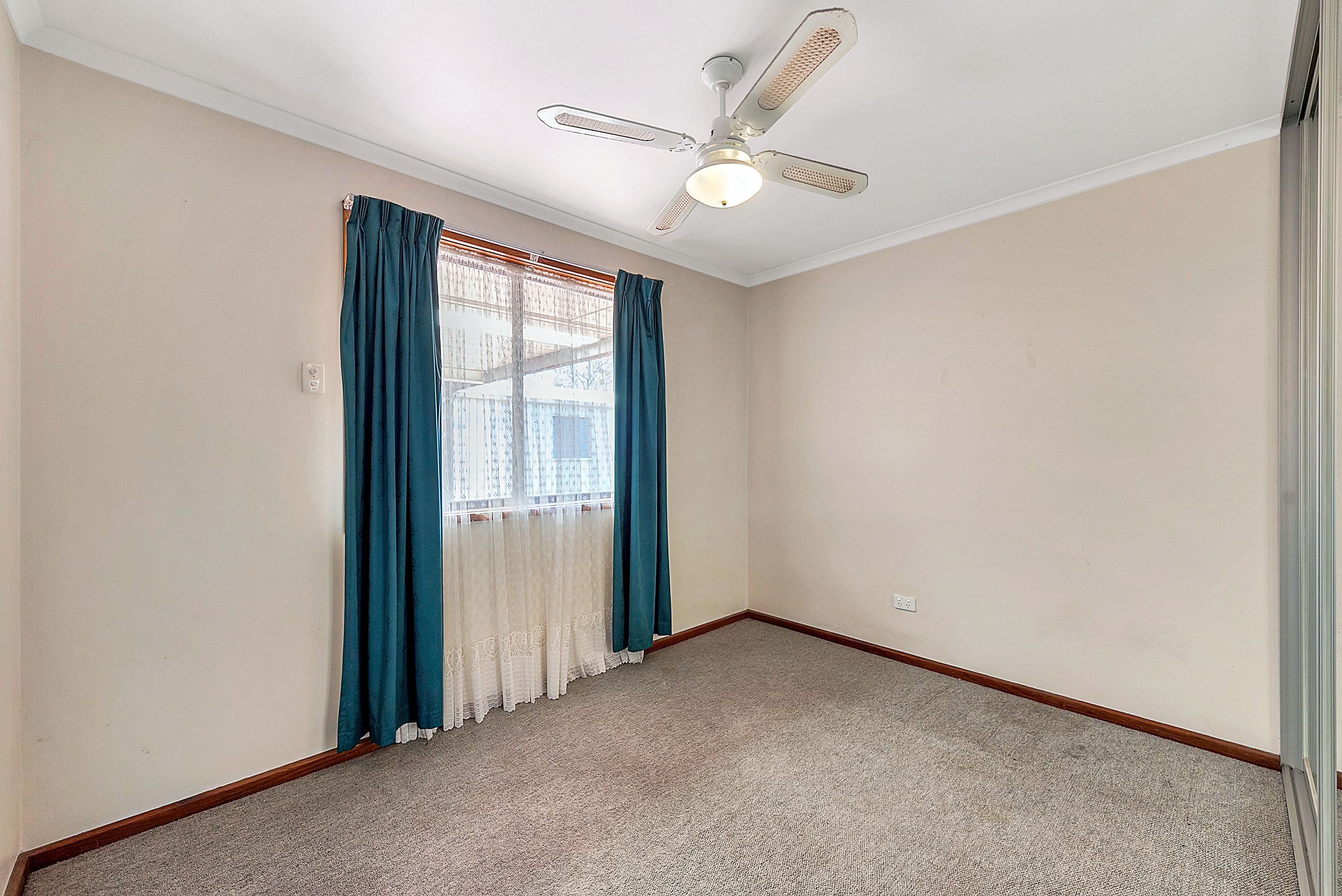 15 Bogota Crescent — photo 8 of 13
