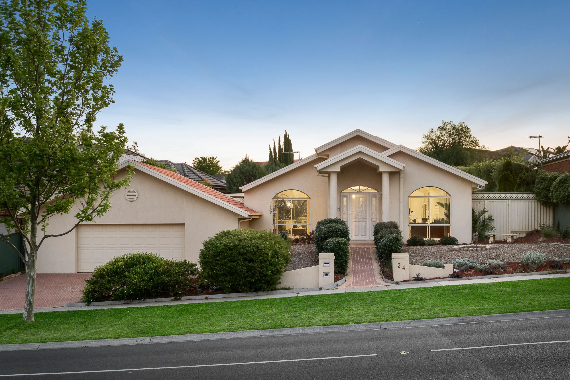 24 Alanbrae Terrace, Attwood VIC 3049