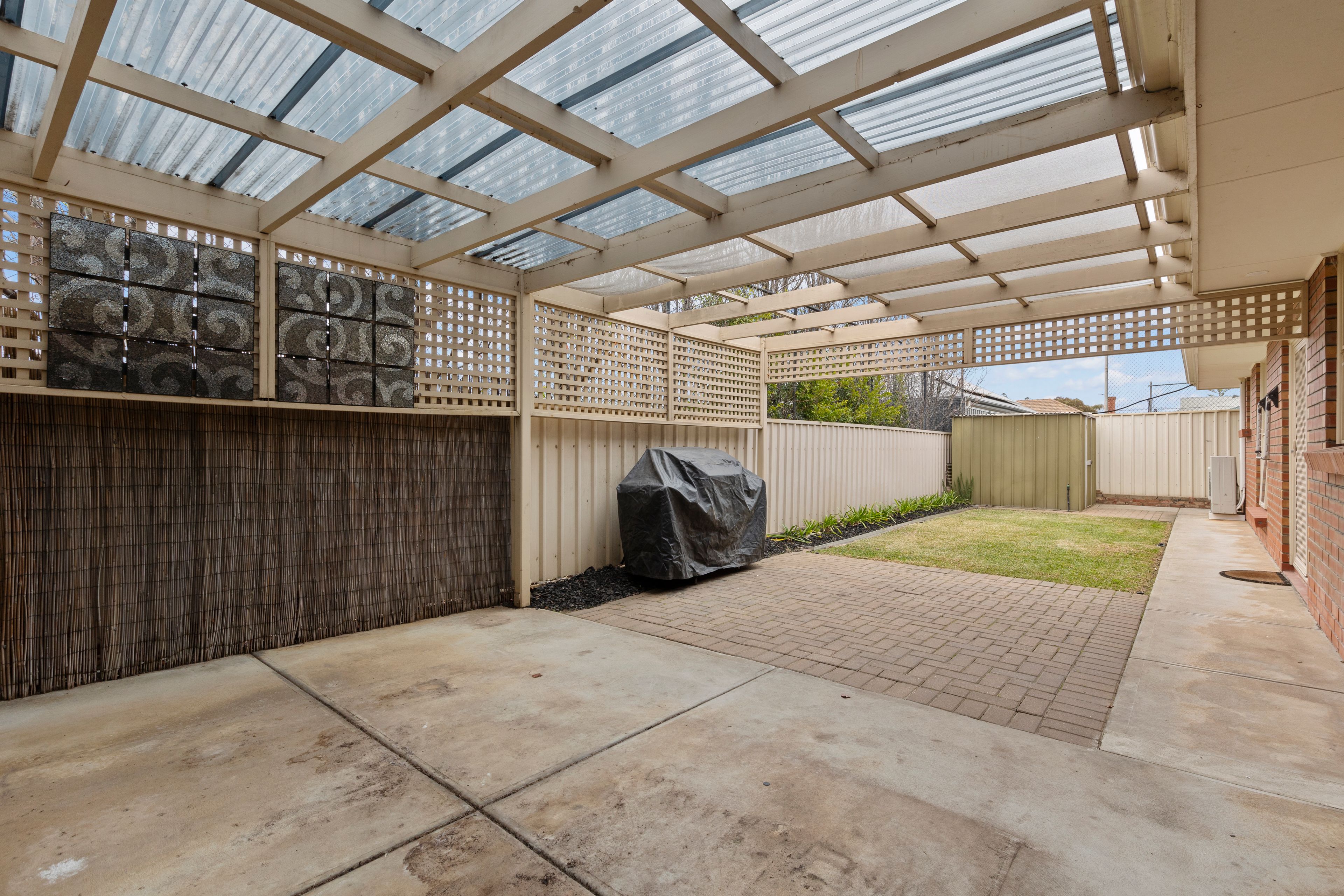 4/5 Henley Avenue — photo 11 of 13