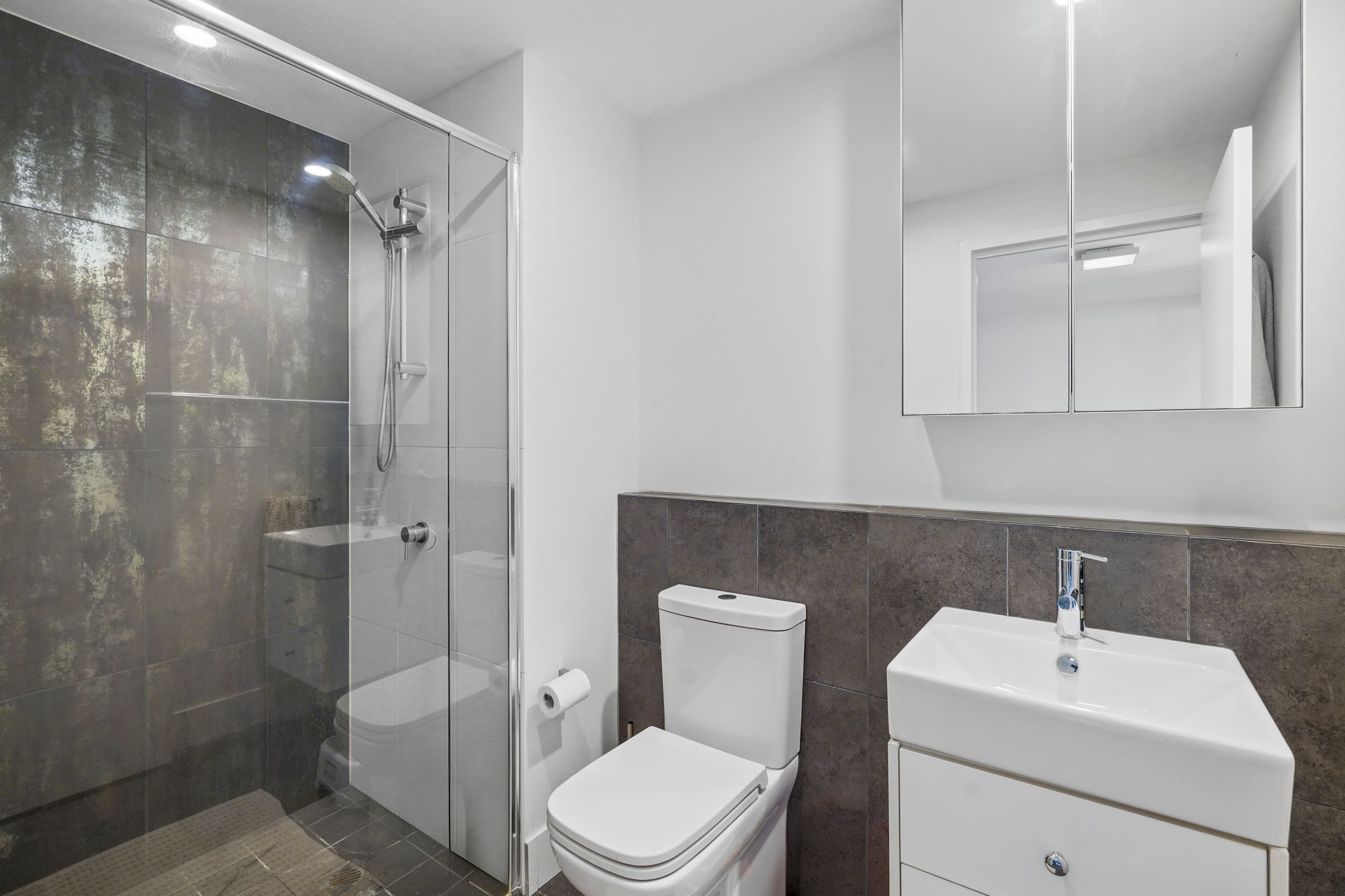 402/9 Machinery Street — photo 8 of 17