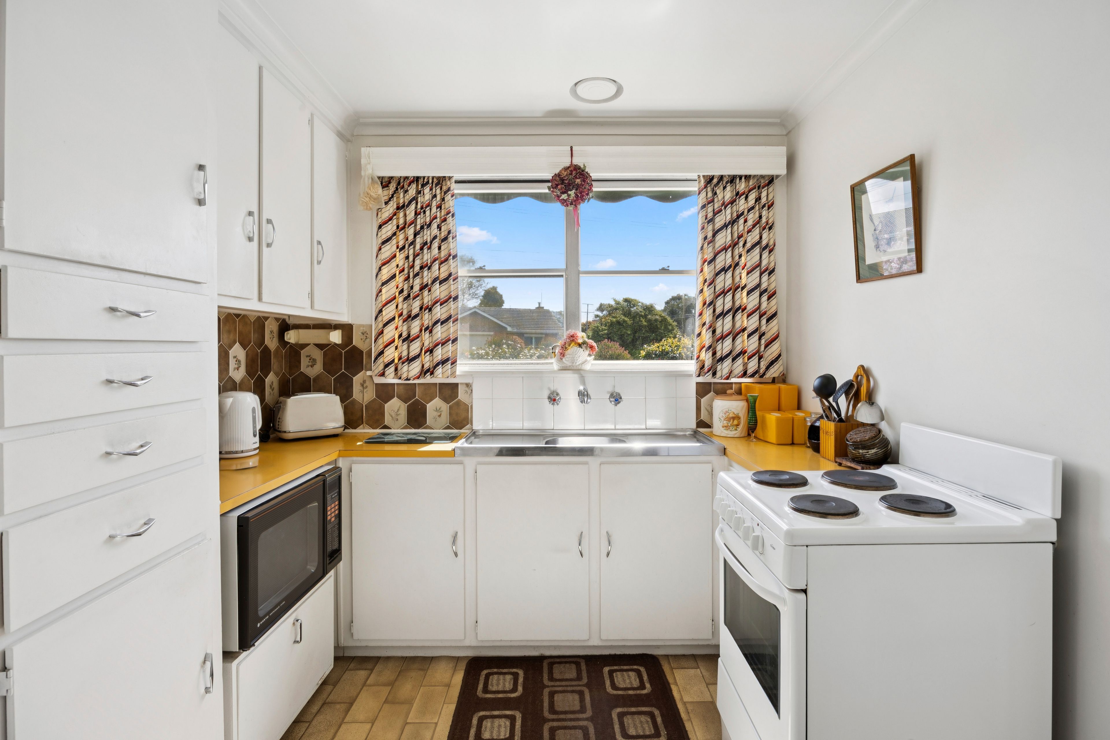 11 Bowen Street — photo 7 of 13