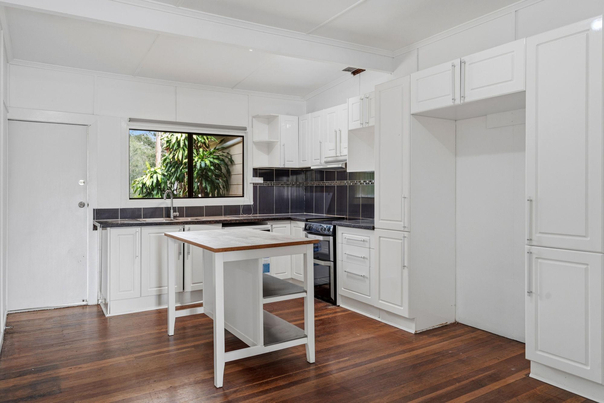 64 Springlands Drive — photo 4 of 10