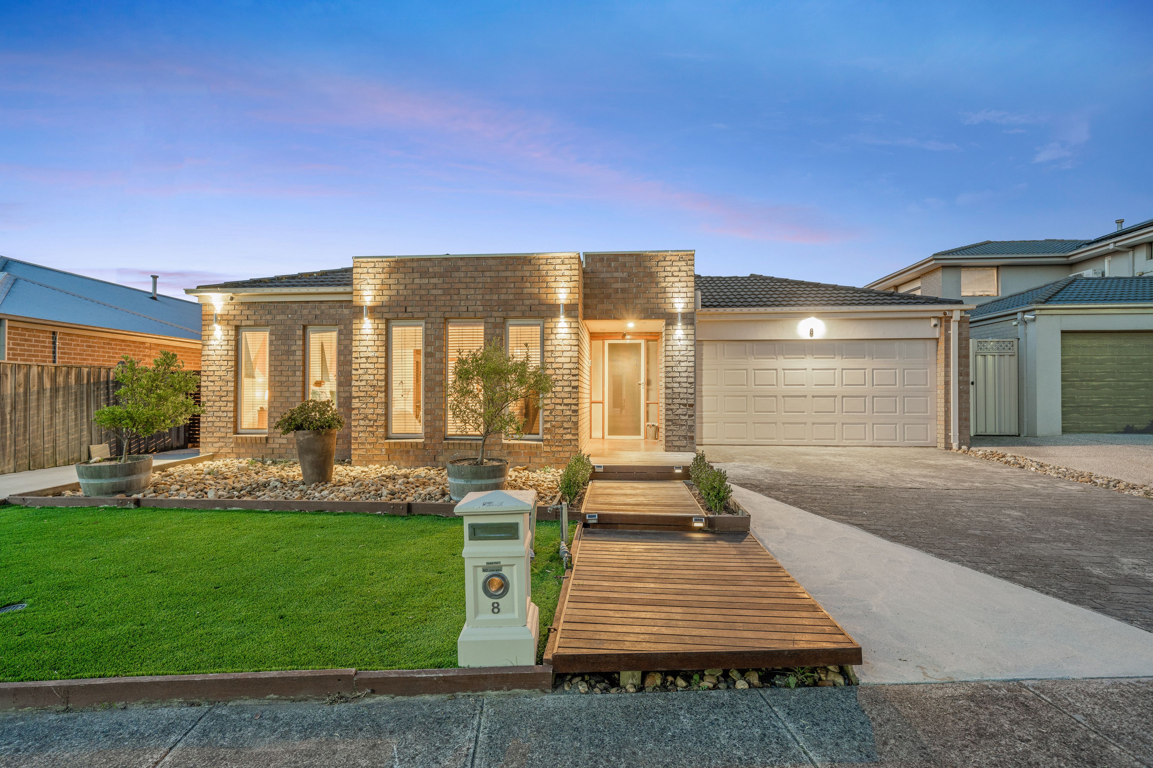 8 Locky Grove, Lyndhurst VIC 3975