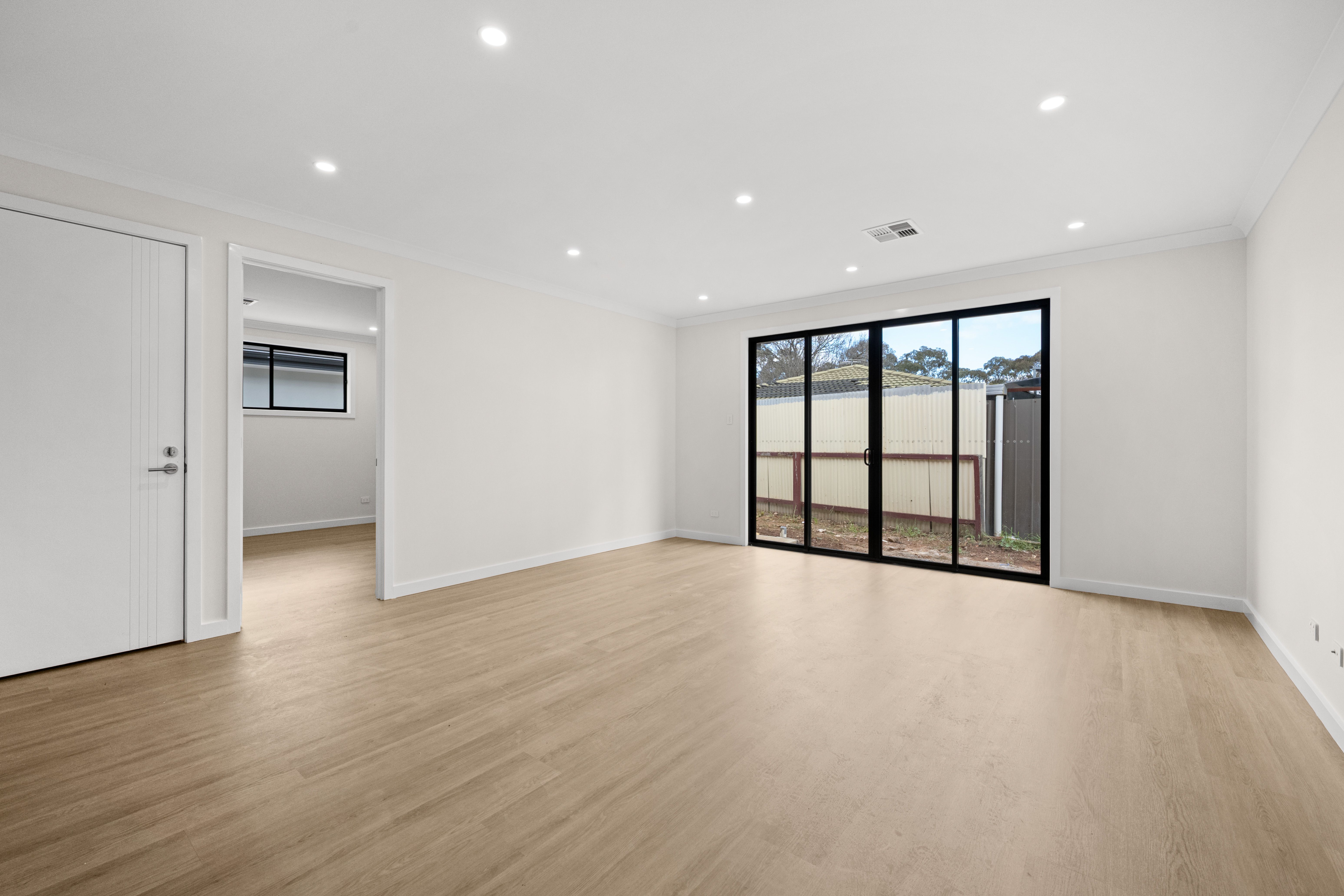 14B Spaans Crescent — photo 9 of 16