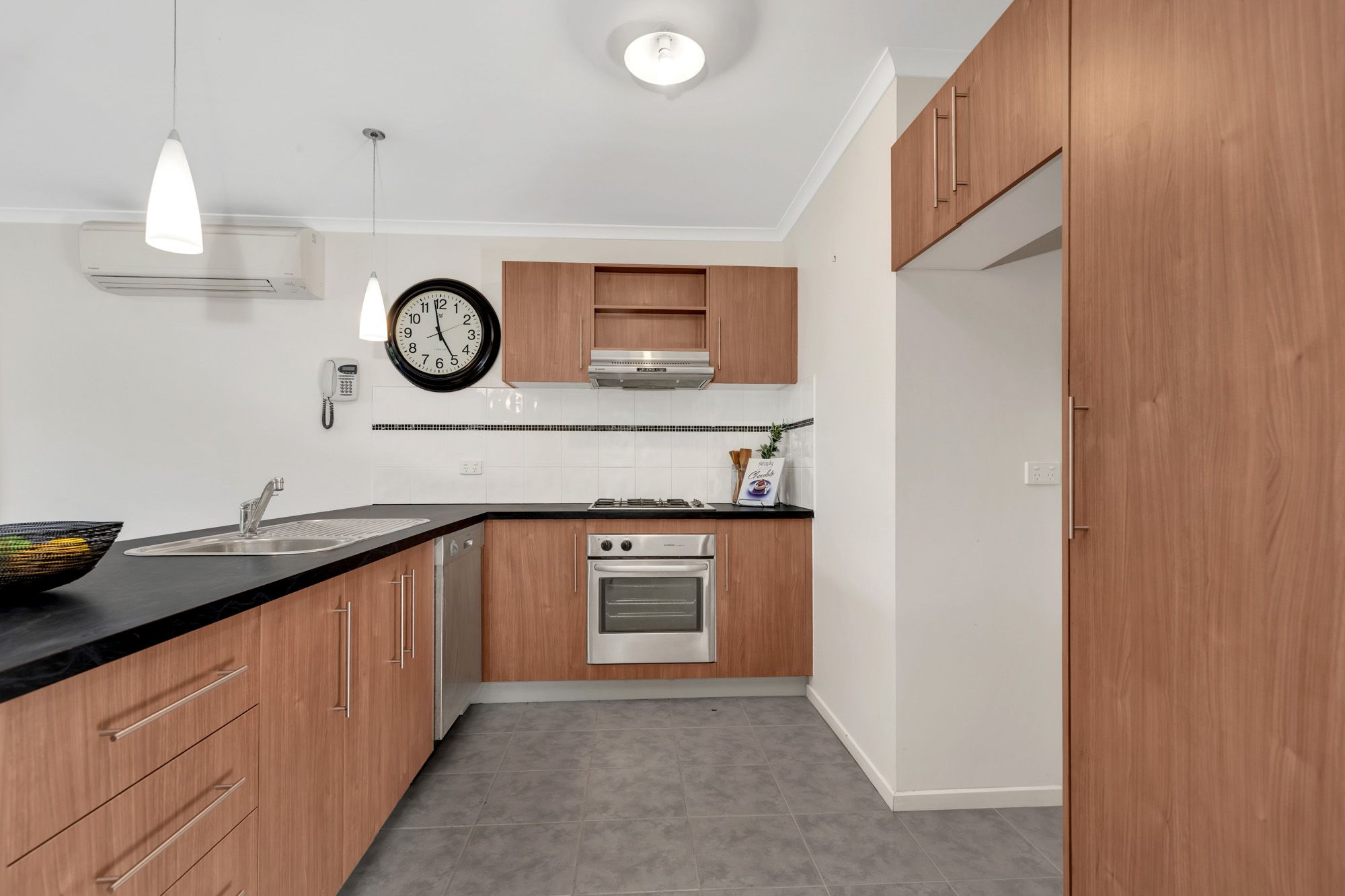 12 Silver Gum Street, MANOR LAKES, VIC 3024