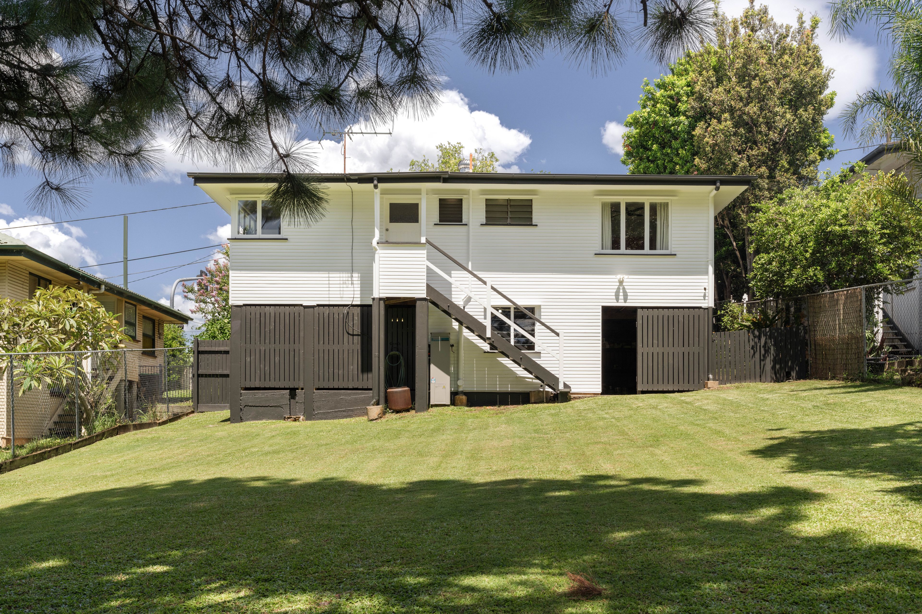 208 Appleby Road, Stafford Heights QLD 4053
