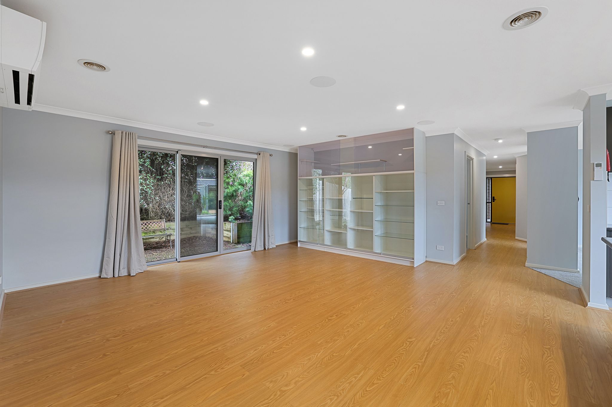 12 Vivian Court — photo 7 of 27