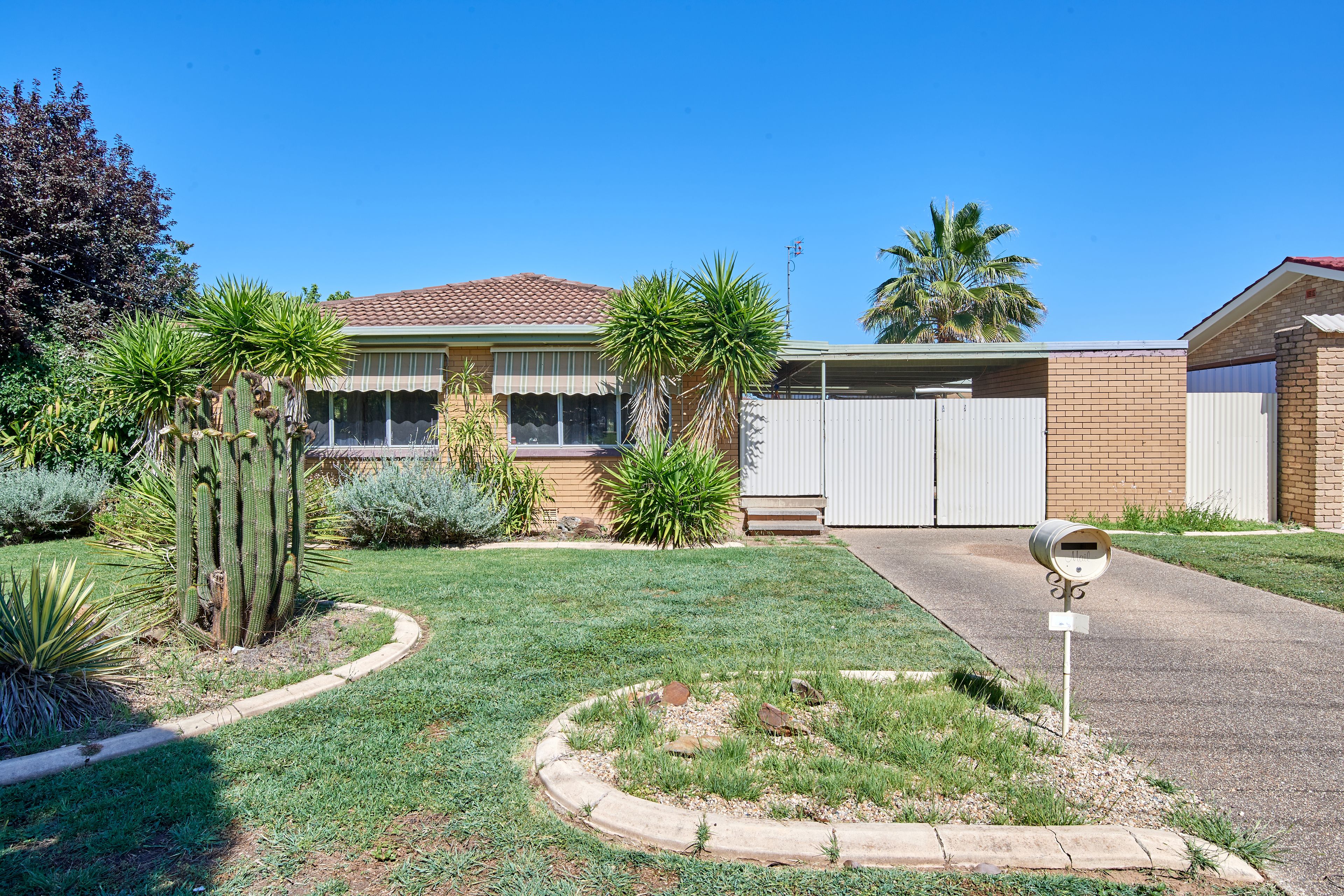 6 Geneva Crescent, Lake Albert NSW 2650