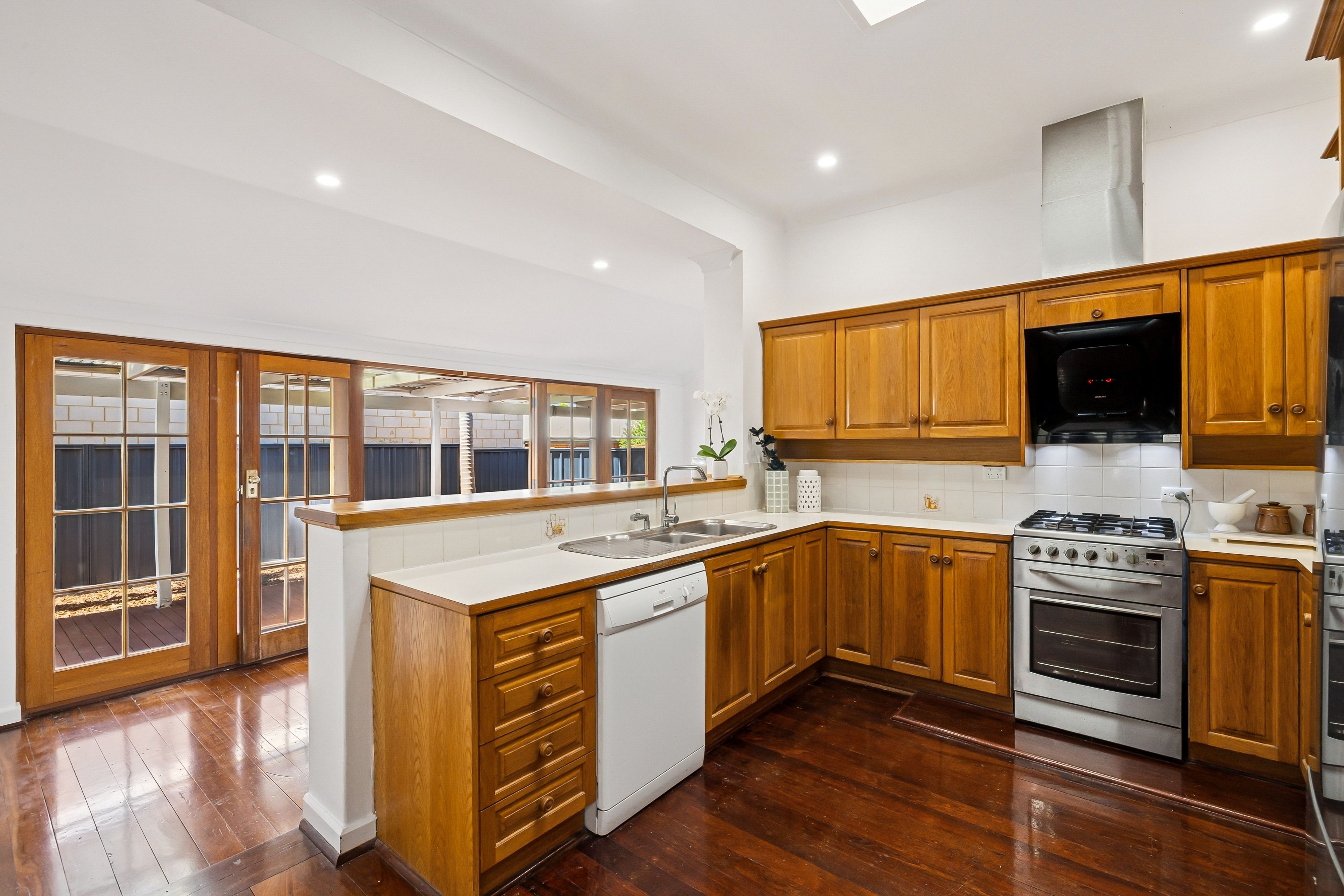 18 Walpole Street, St James, WA 6102