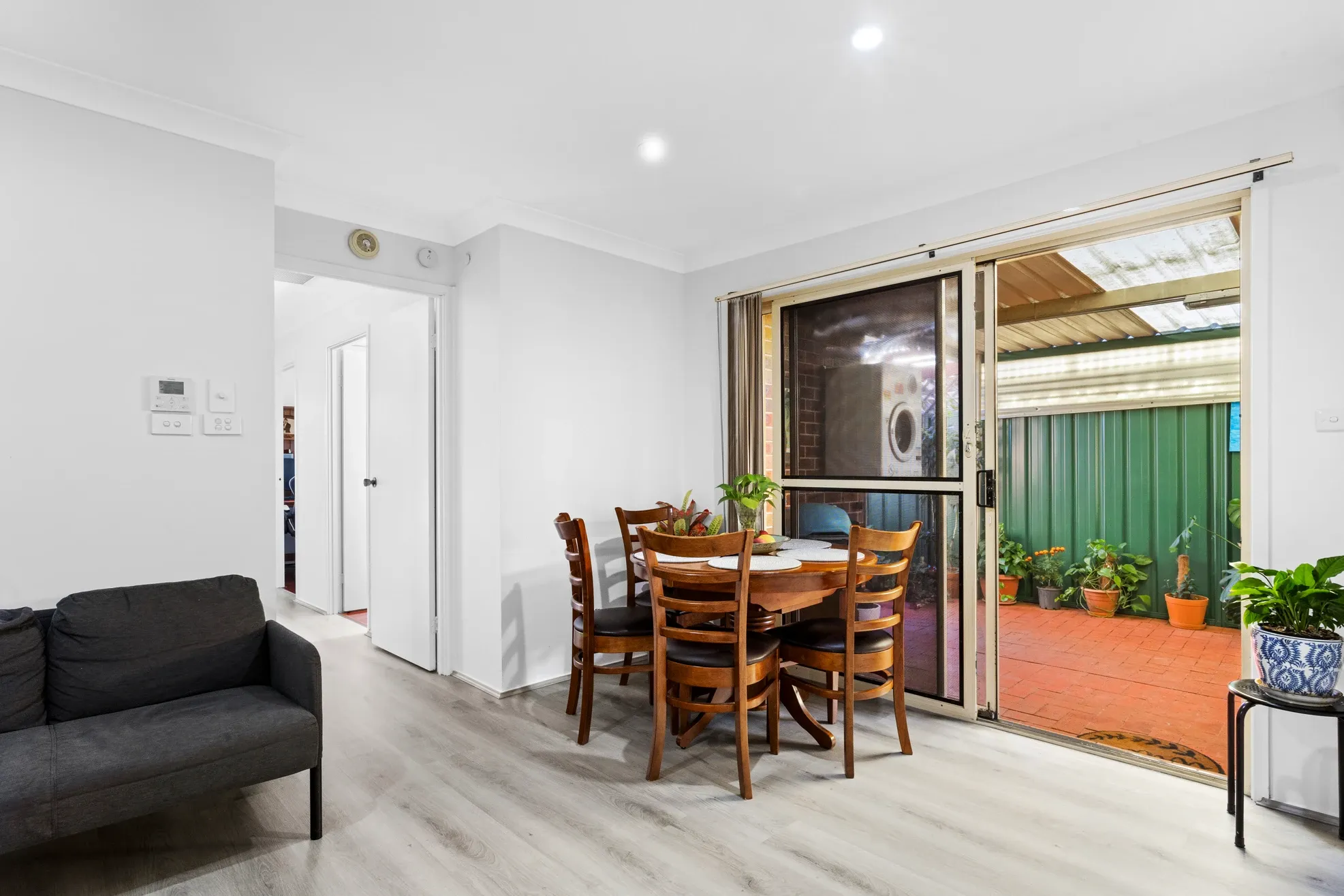 39 Manorhouse Boulevard — photo 5 of 11