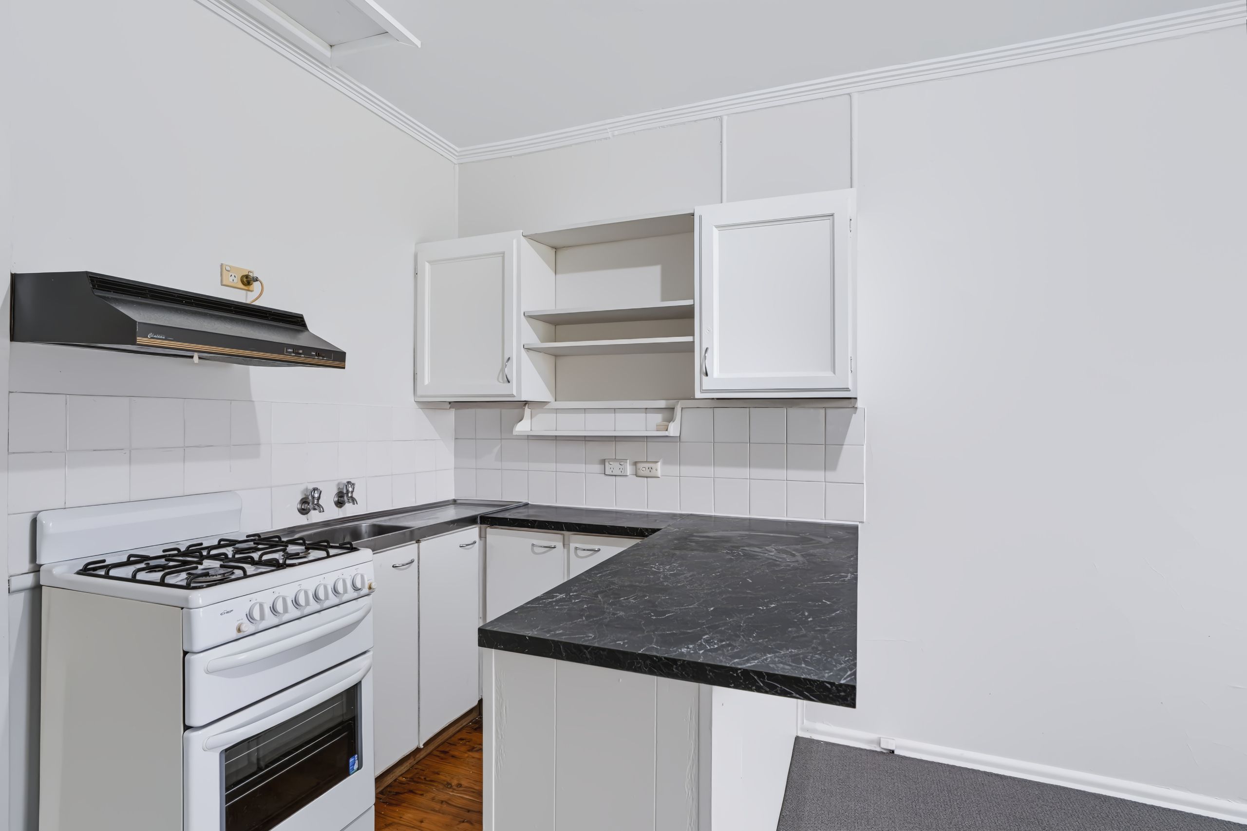 1/919 Tullimbar Street — photo 7 of 13