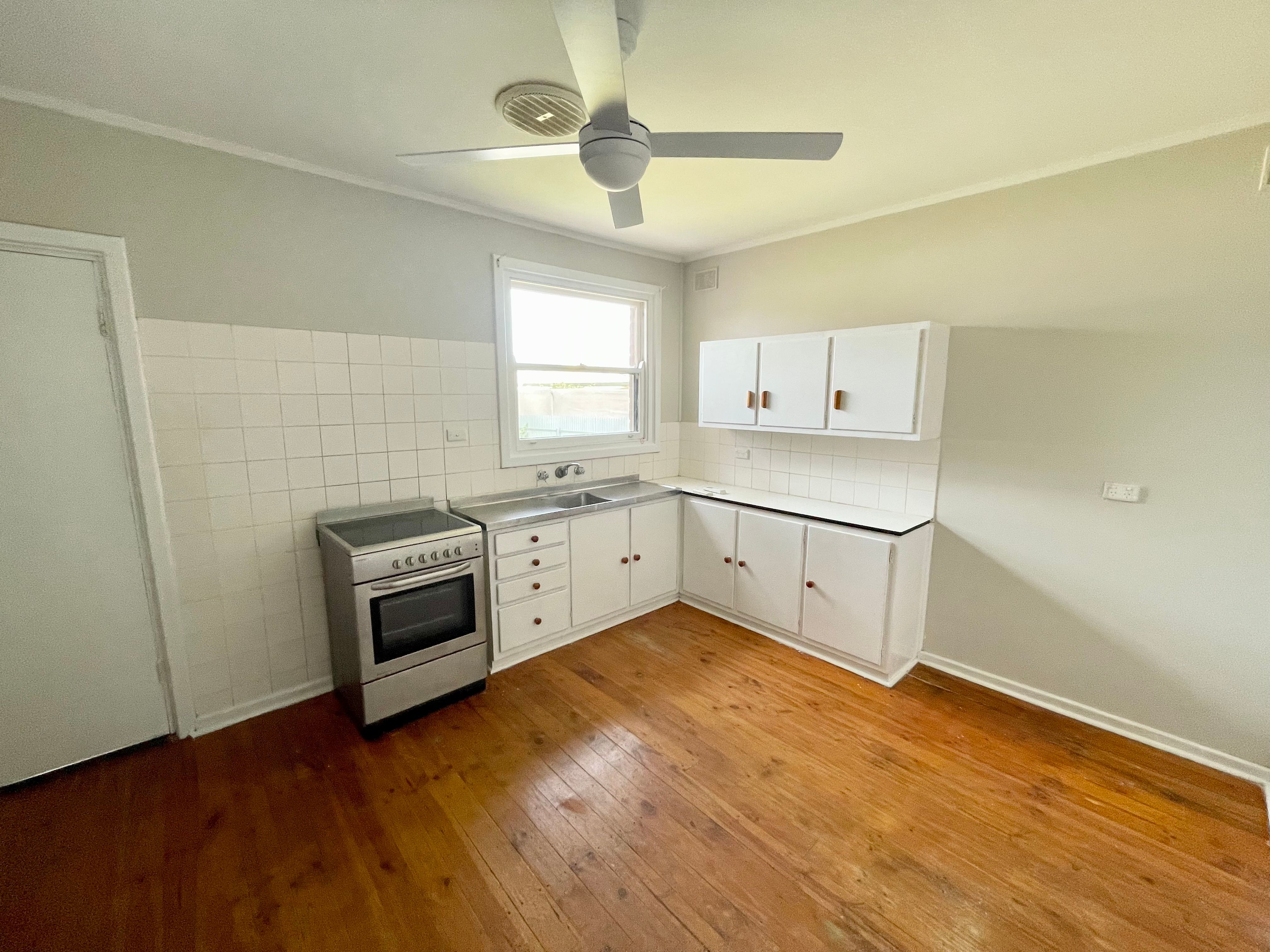 11 Heward Street — photo 3 of 11