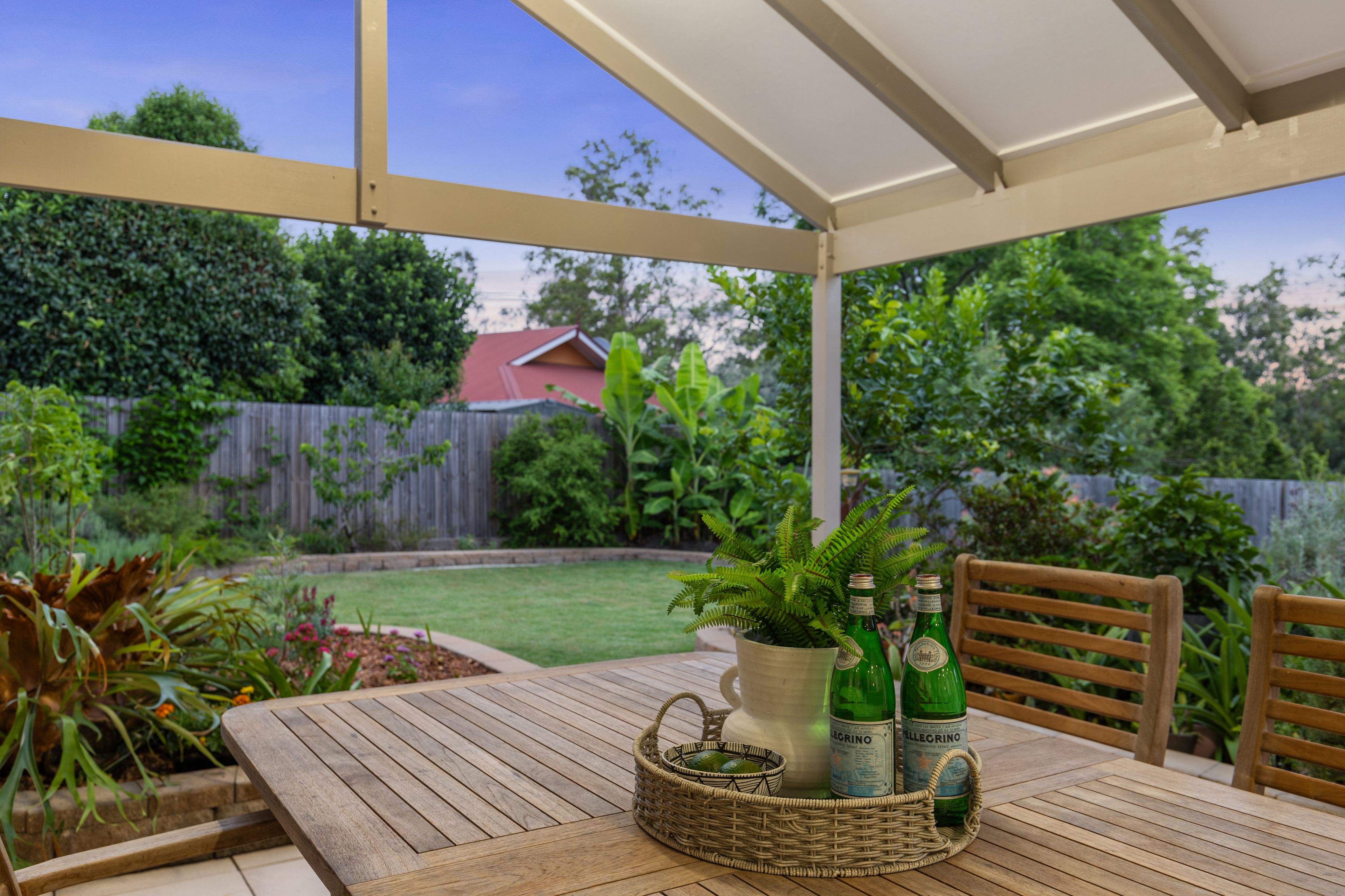 8 Whitewood Place, Arana Hills, QLD 4054