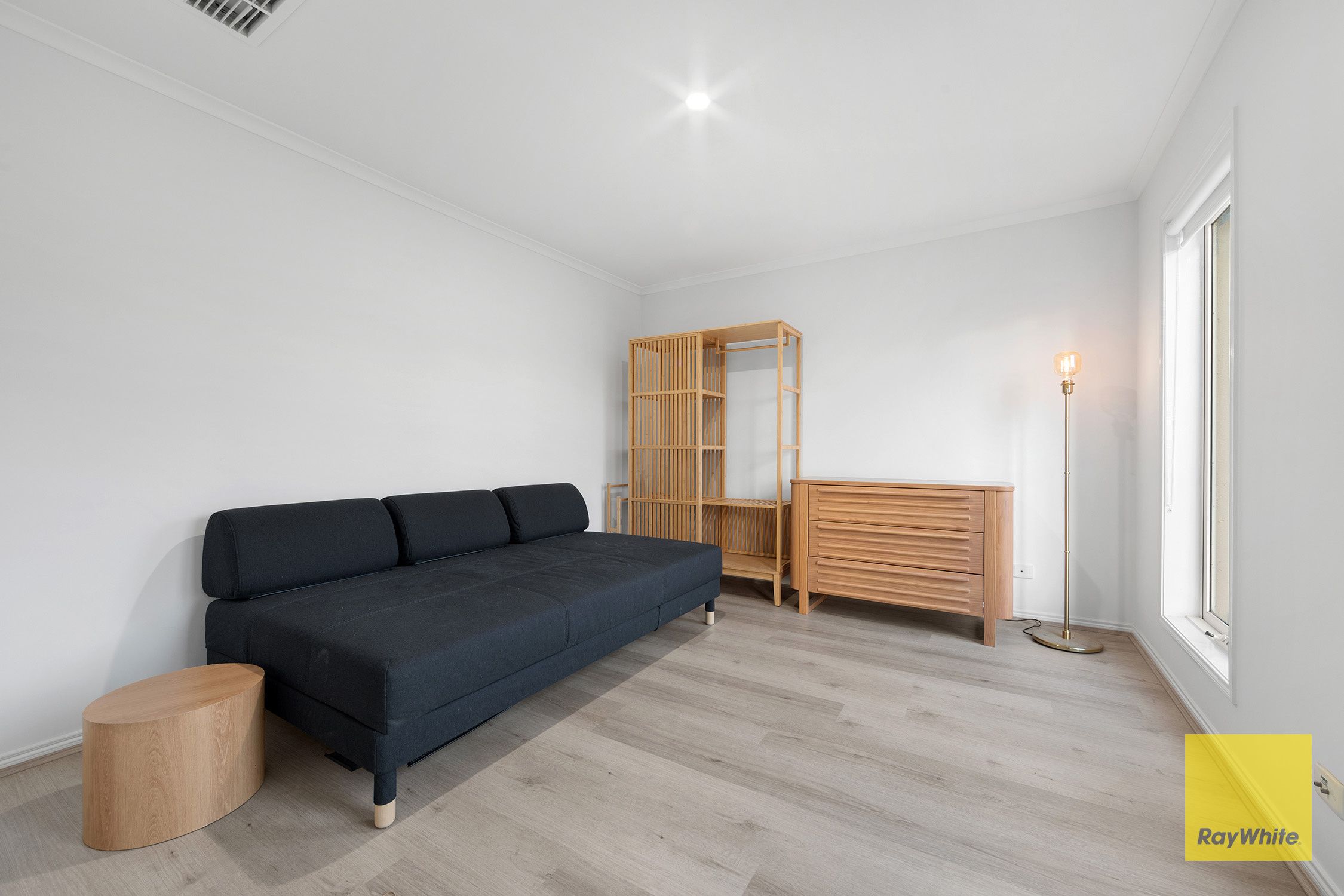 27 Abbington Crescent — photo 19 of 26