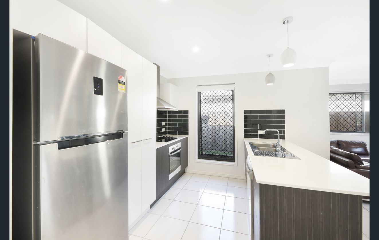 10 Gumtree Pocket Court, Little Mountain, QLD 4551
