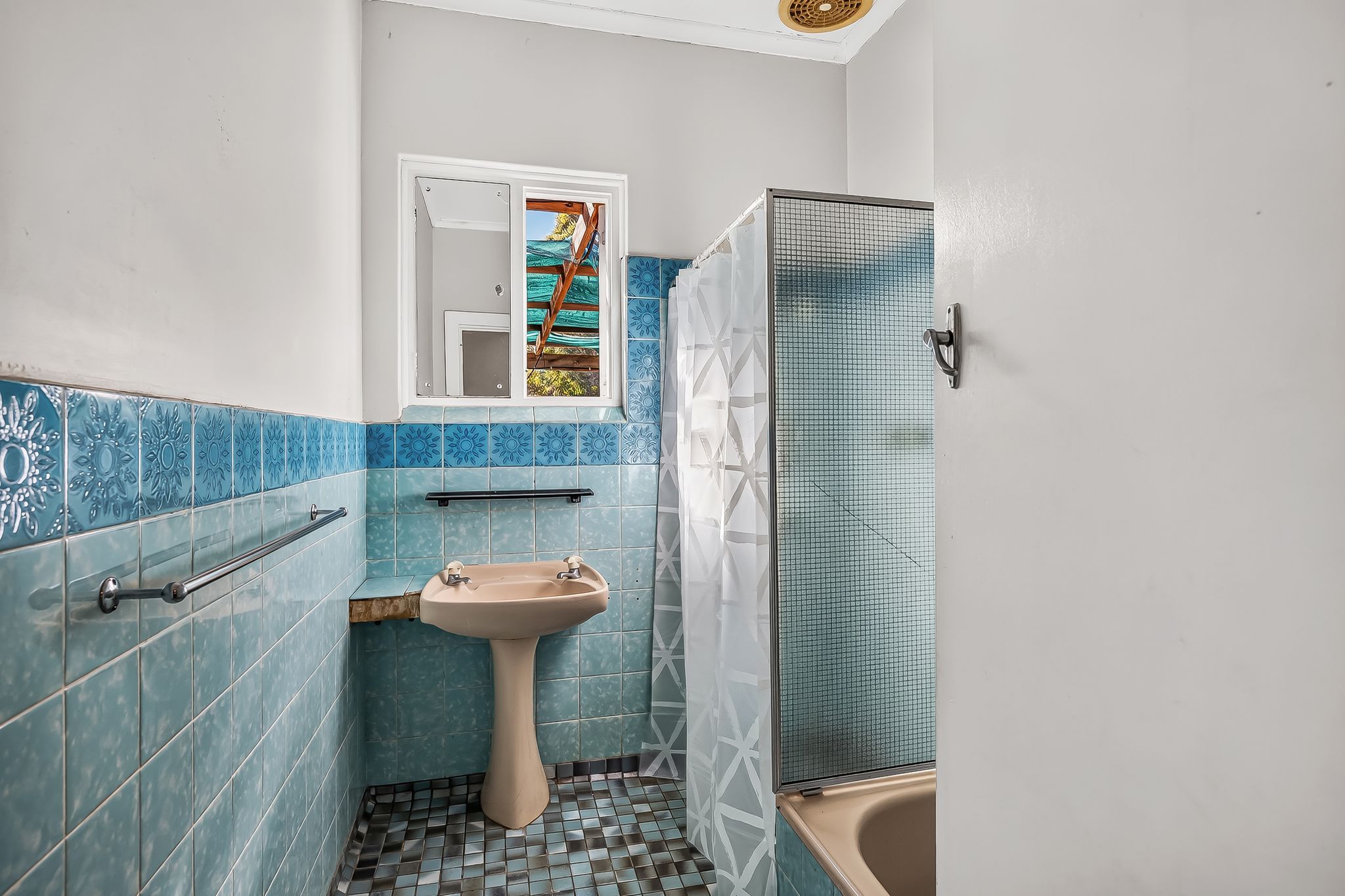 17 Emery Road — photo 11 of 16