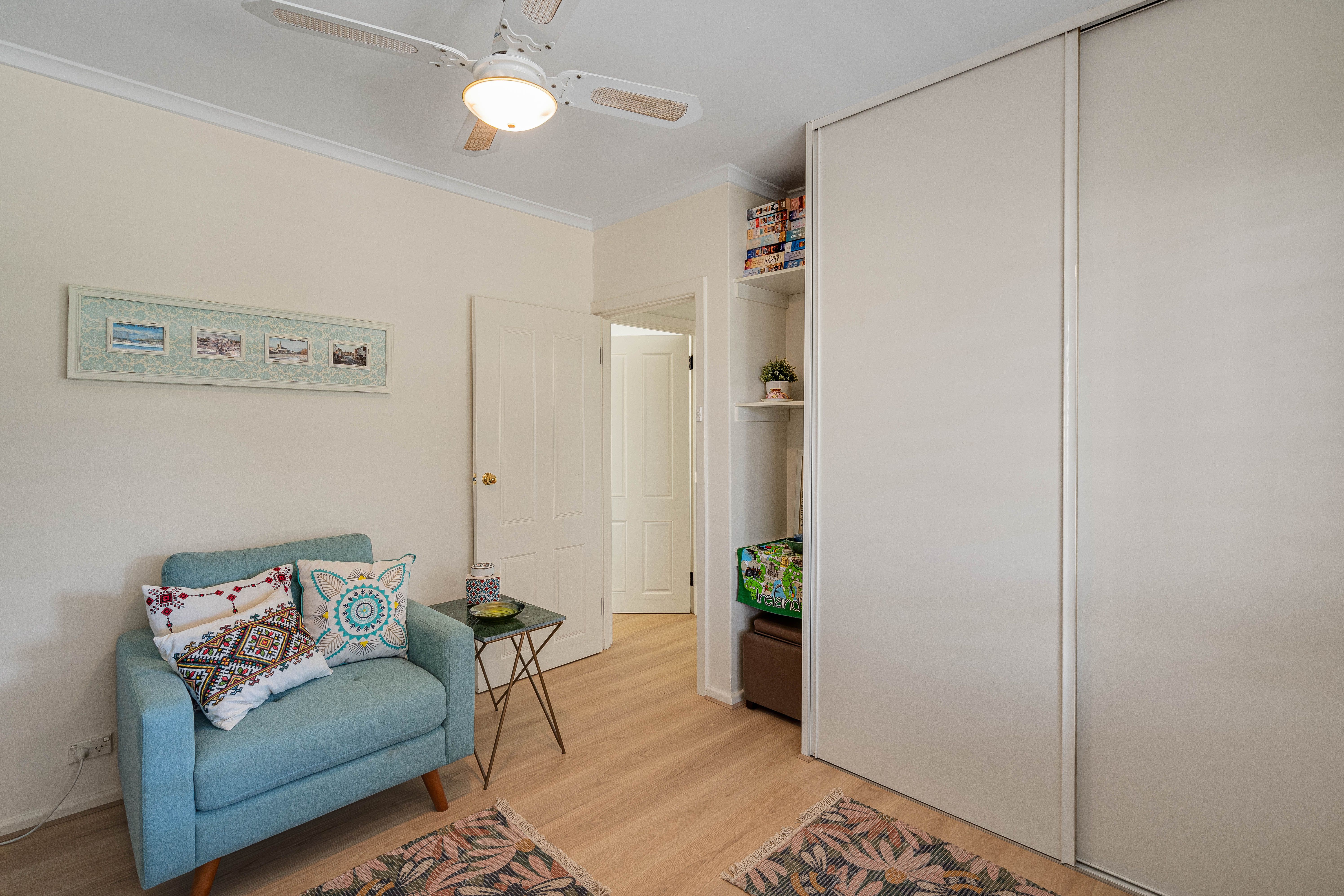 6 Hawkesbury Avenue — photo 15 of 22