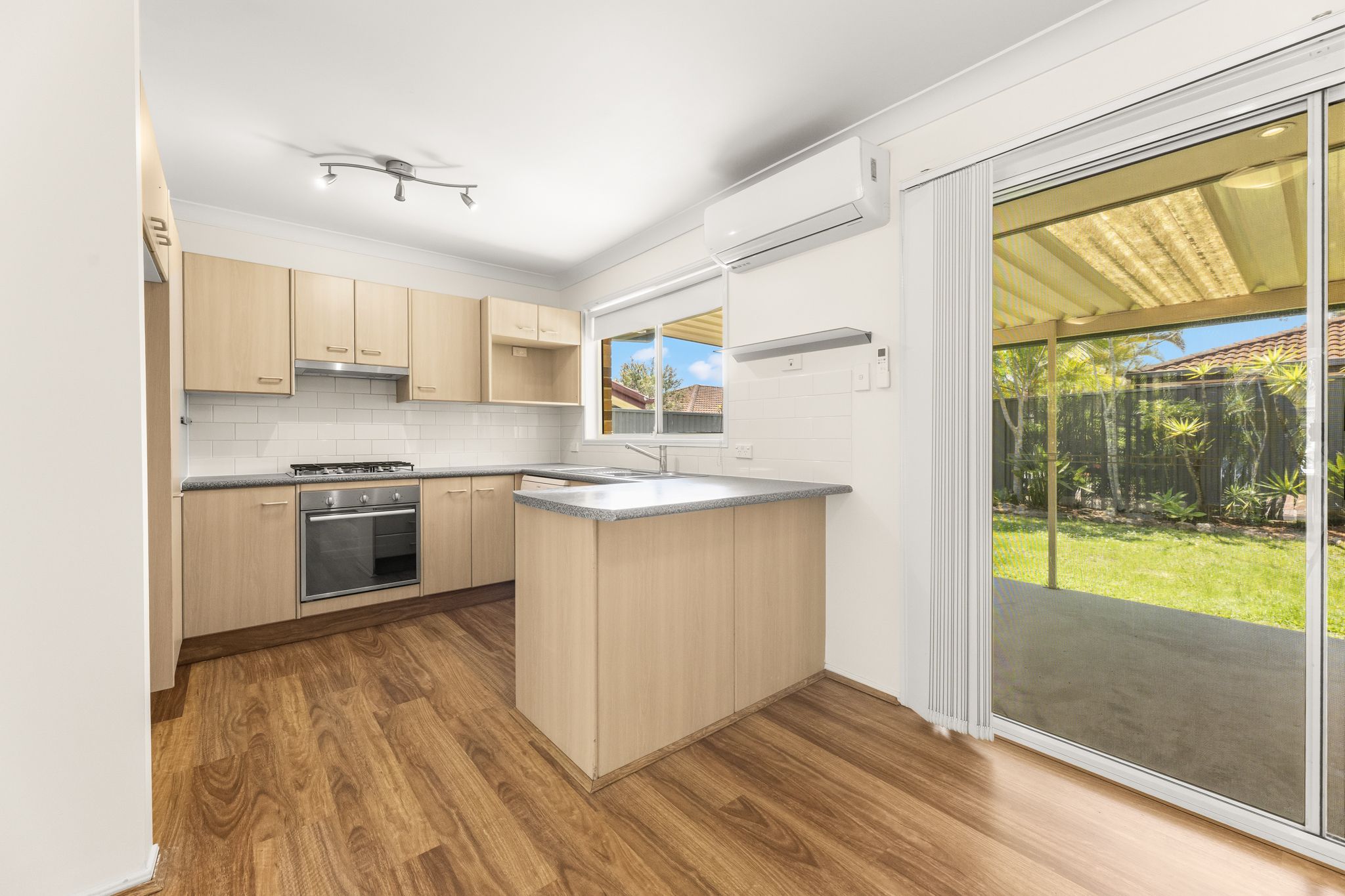 24/1 Bridgman Drive — photo 5 of 30
