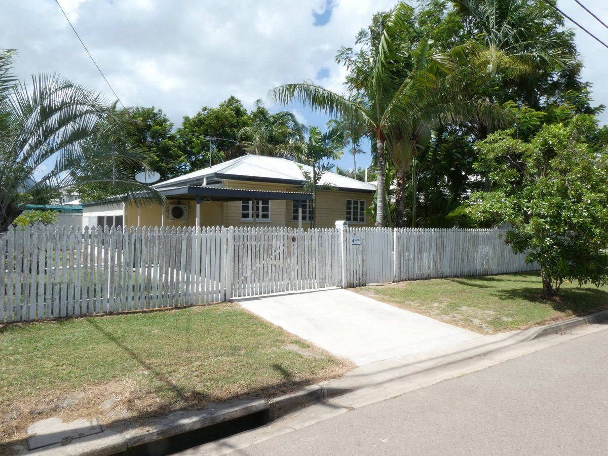 10 Gladstone Street, Pimlico, QLD 4812
