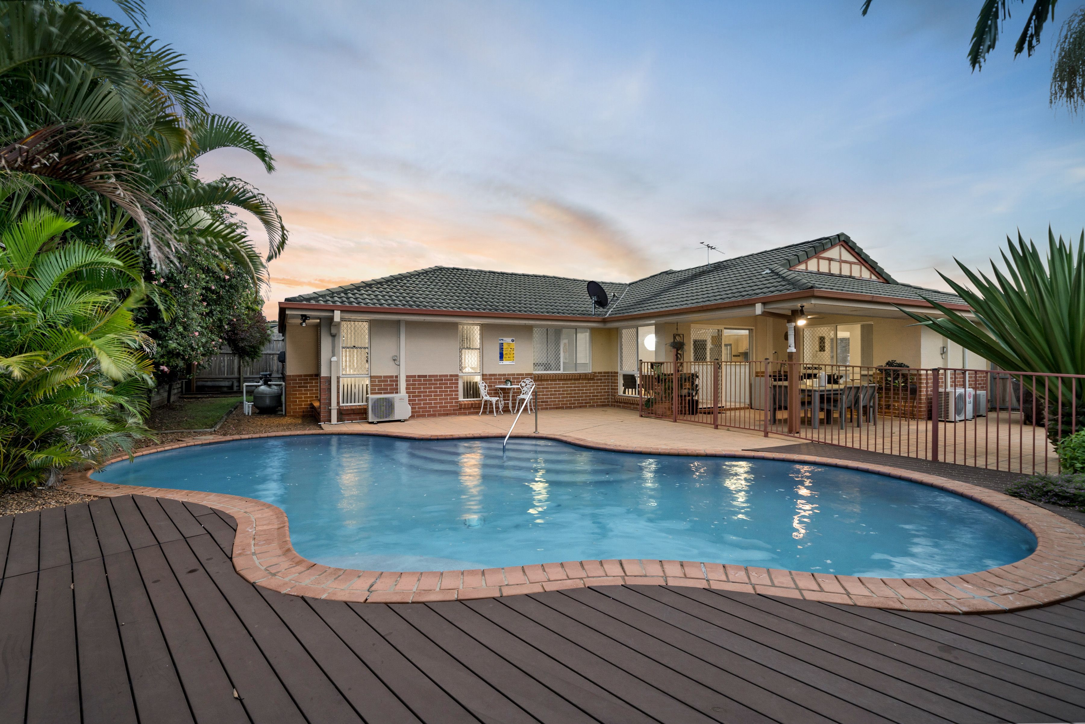 8 Wiltshire Street, Heritage Park, QLD 4118